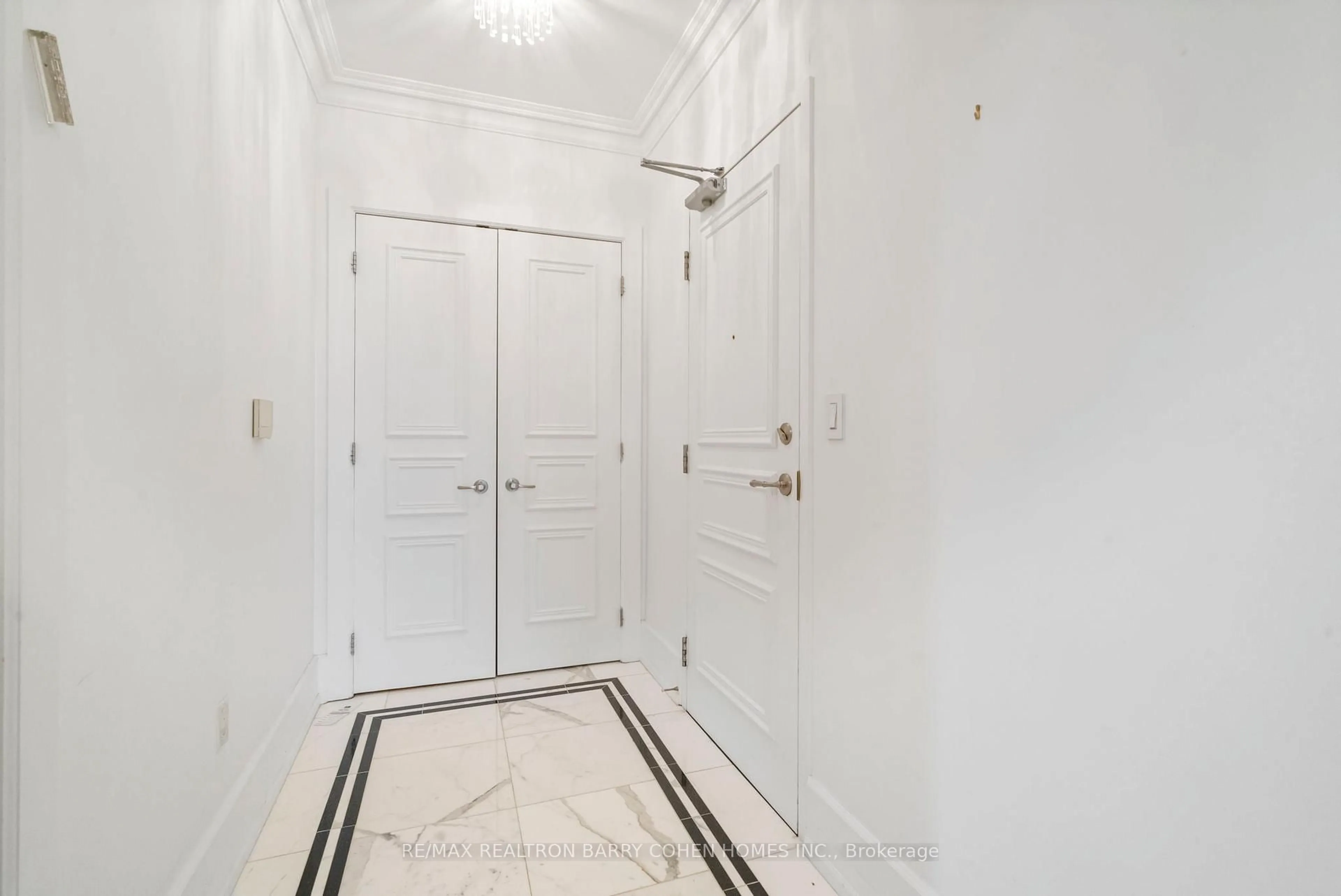 Indoor foyer for 662 Sheppard Ave #805c, Toronto Ontario M2K 3E6