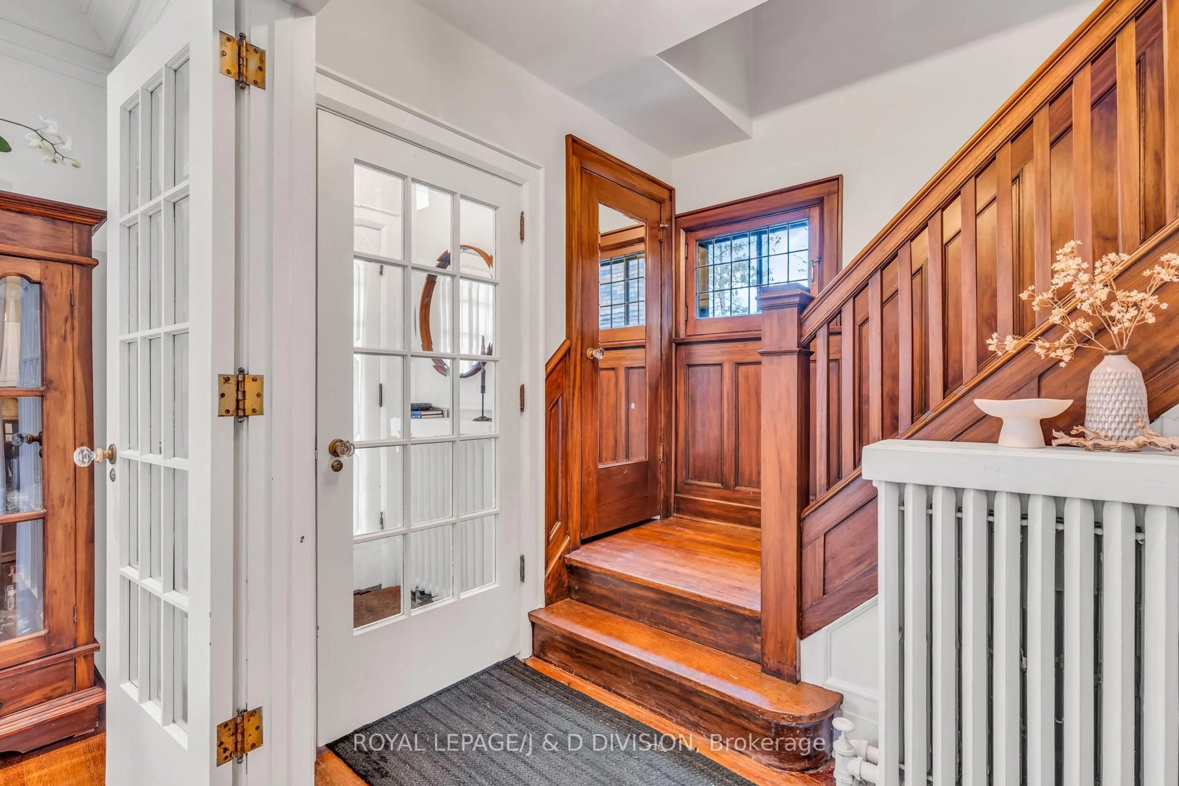 Indoor entryway for 453 Oriole Pkwy, Toronto Ontario M5P 2H7