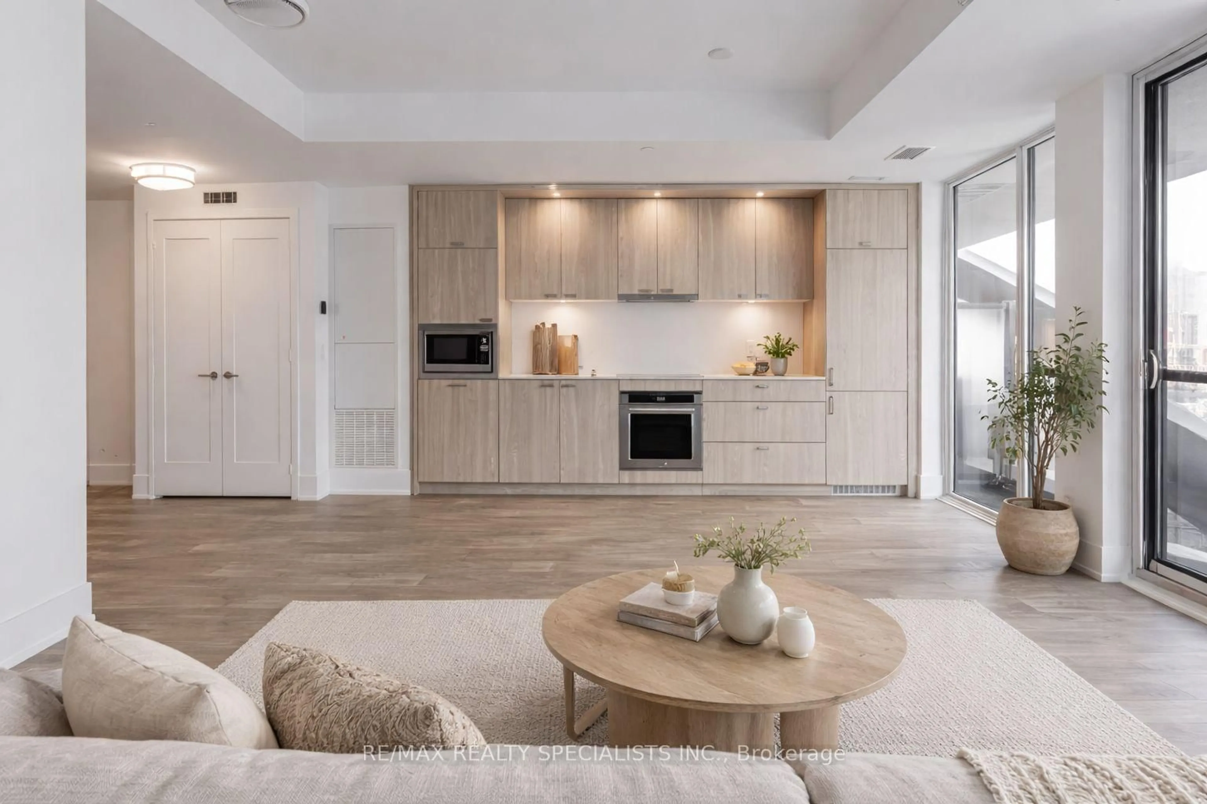 Open concept kitchen, ceramic/tile floor for 115 Denison Ave #920, Toronto Ontario M5T 2N1