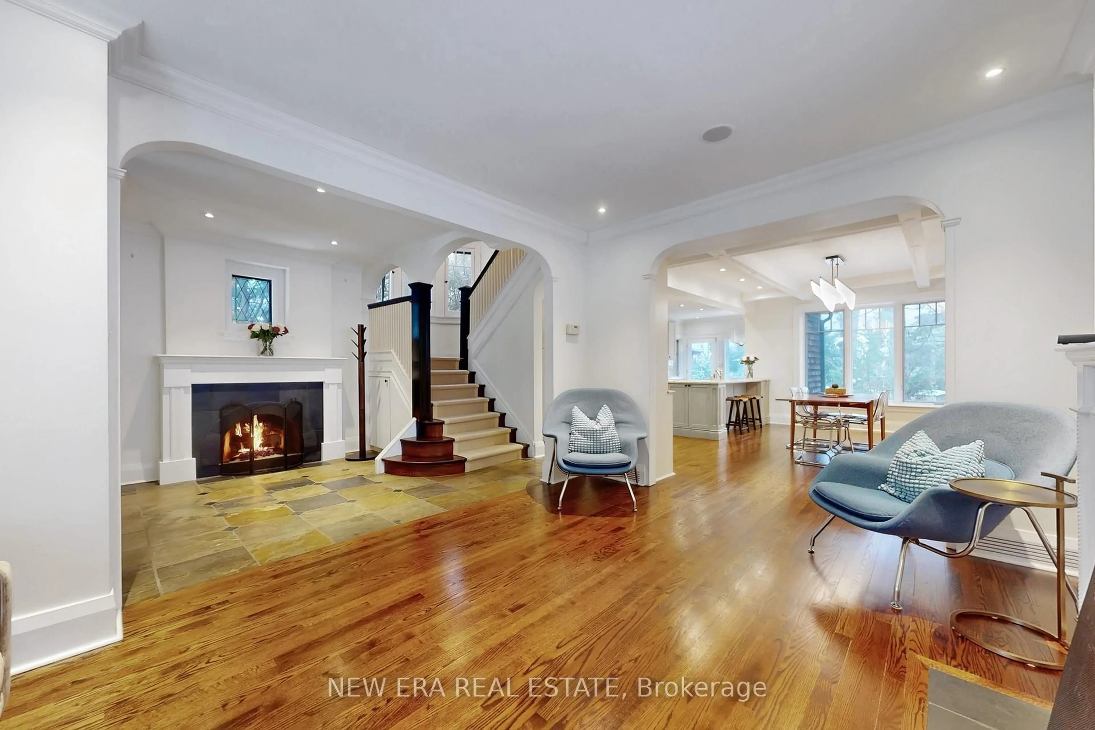 Indoor foyer for 17 Summerhill Gdns, Toronto Ontario M4T 1B3