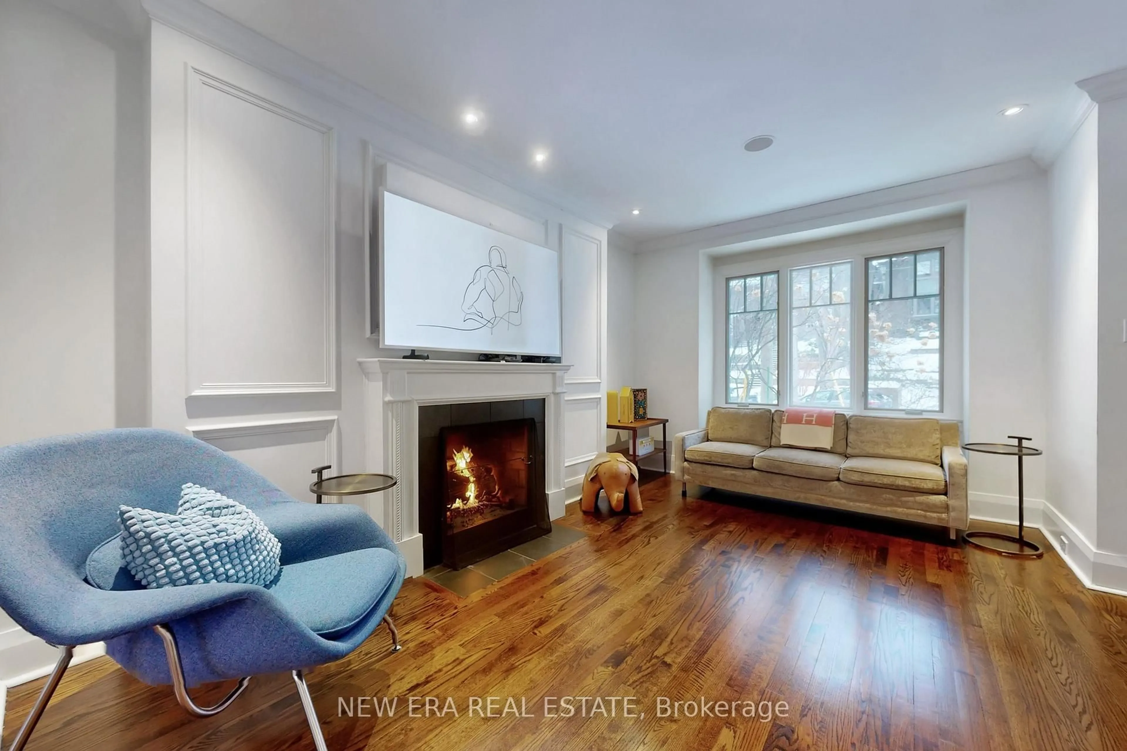 Living room with furniture, wood/laminate floor for 17 Summerhill Gdns, Toronto Ontario M4T 1B3