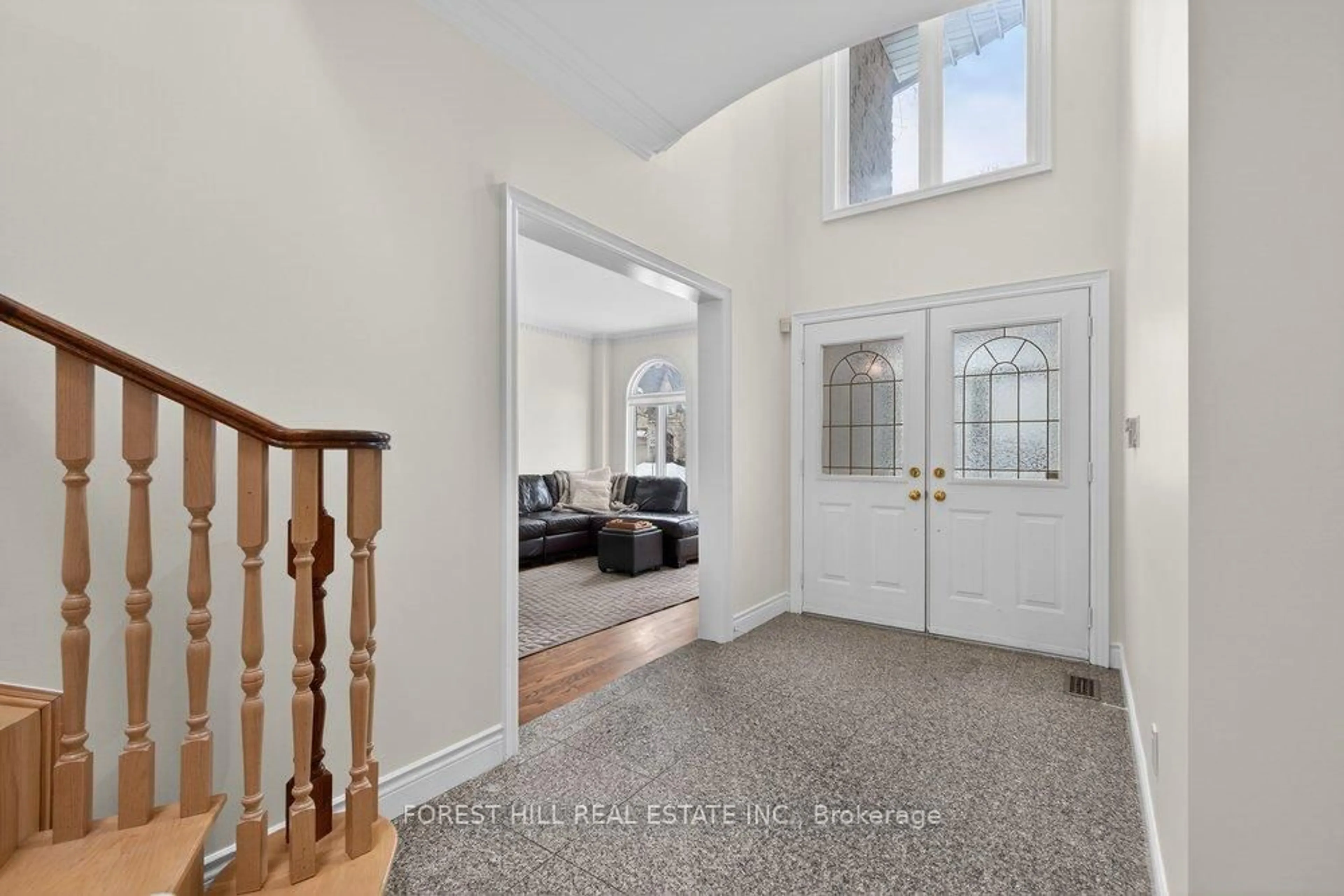 Indoor entryway for 337 Greenfield Ave, Toronto Ontario M2N 3E7
