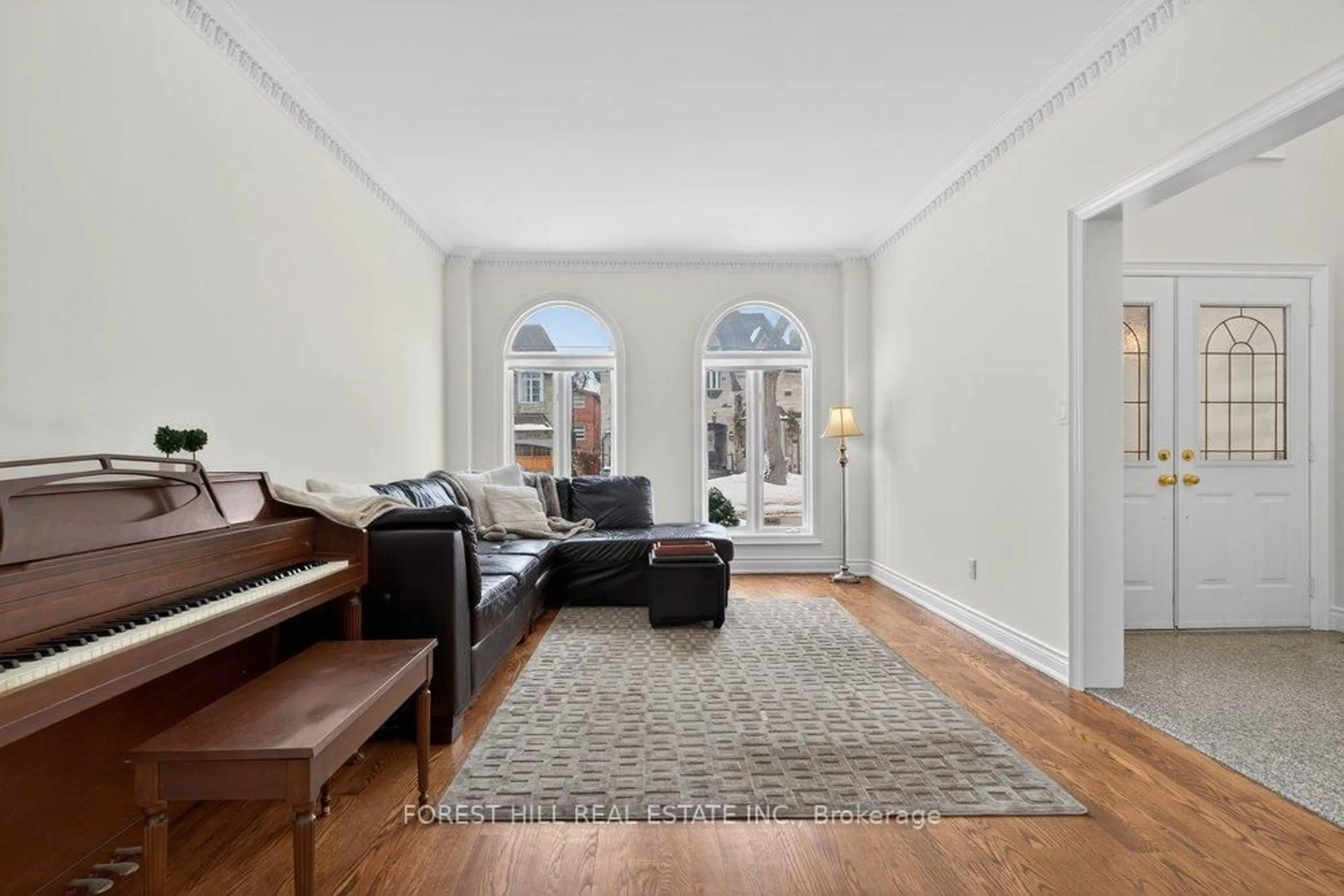 Living room with furniture, unknown for 337 Greenfield Ave, Toronto Ontario M2N 3E7