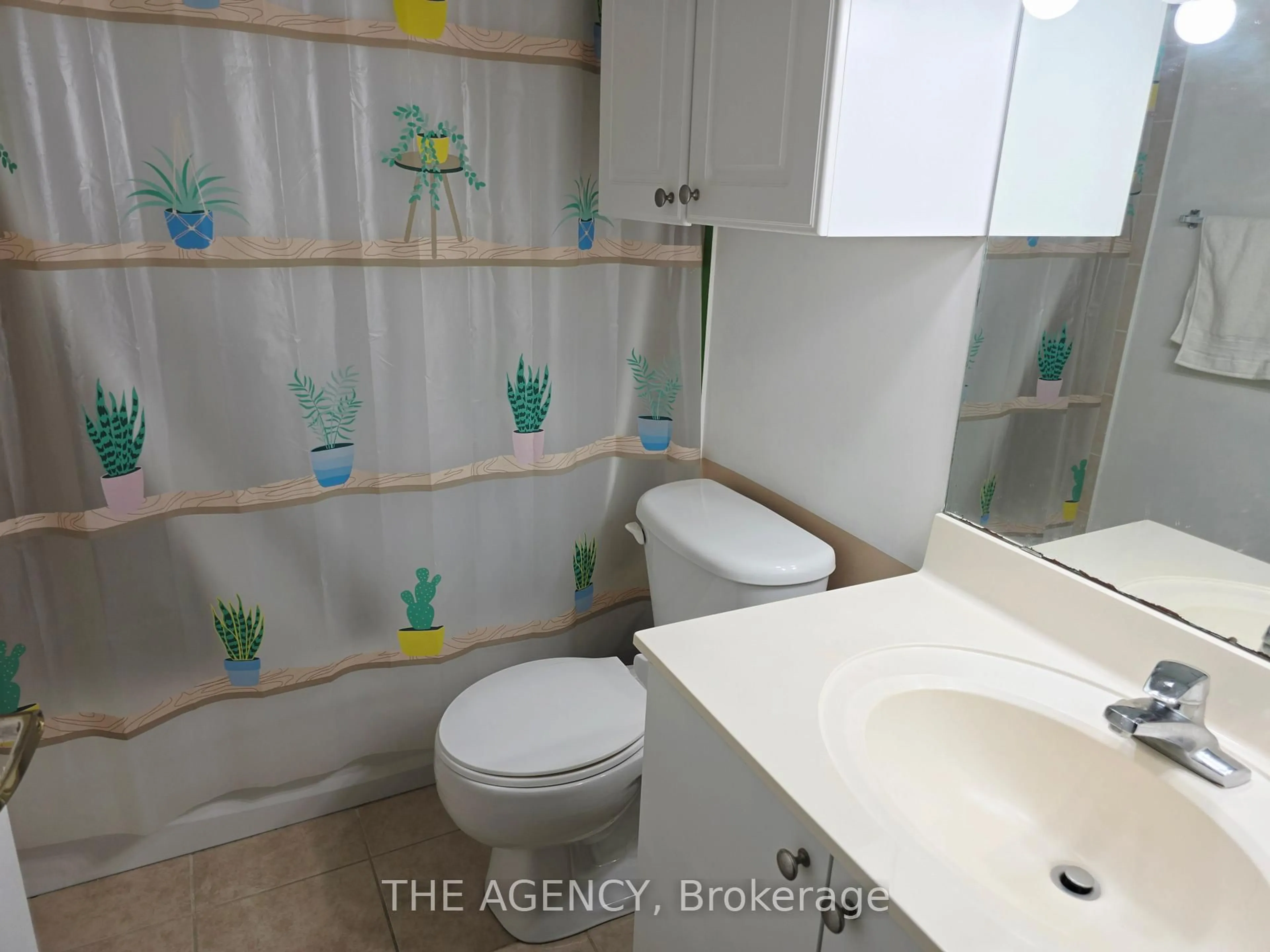 Standard bathroom, ceramic/tile floor for 5940 Yonge St #207, Toronto Ontario M2M 4M6