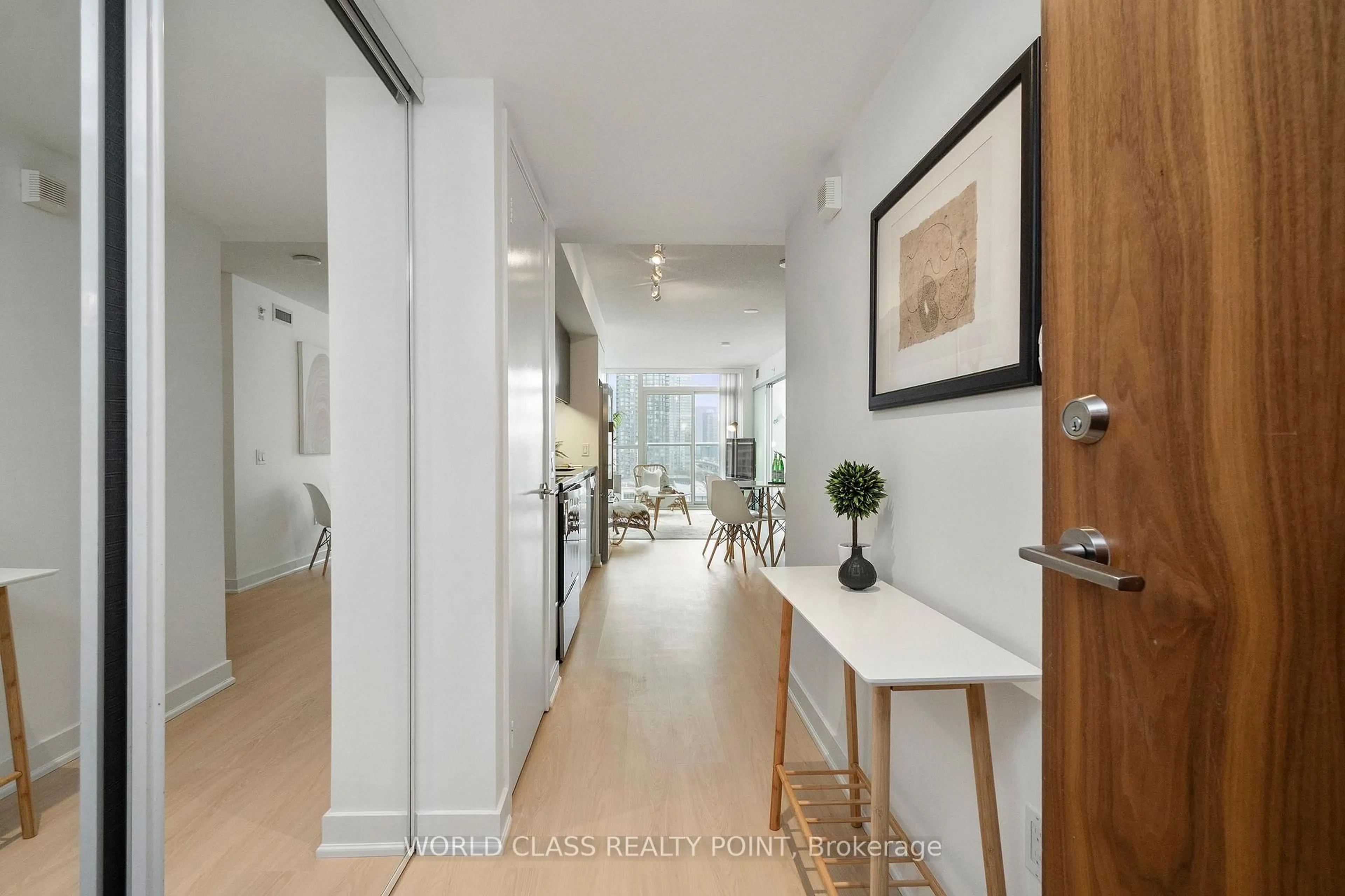 Indoor entryway for 75 Queens Wharf Rd #1503, Toronto Ontario M5V 0J8