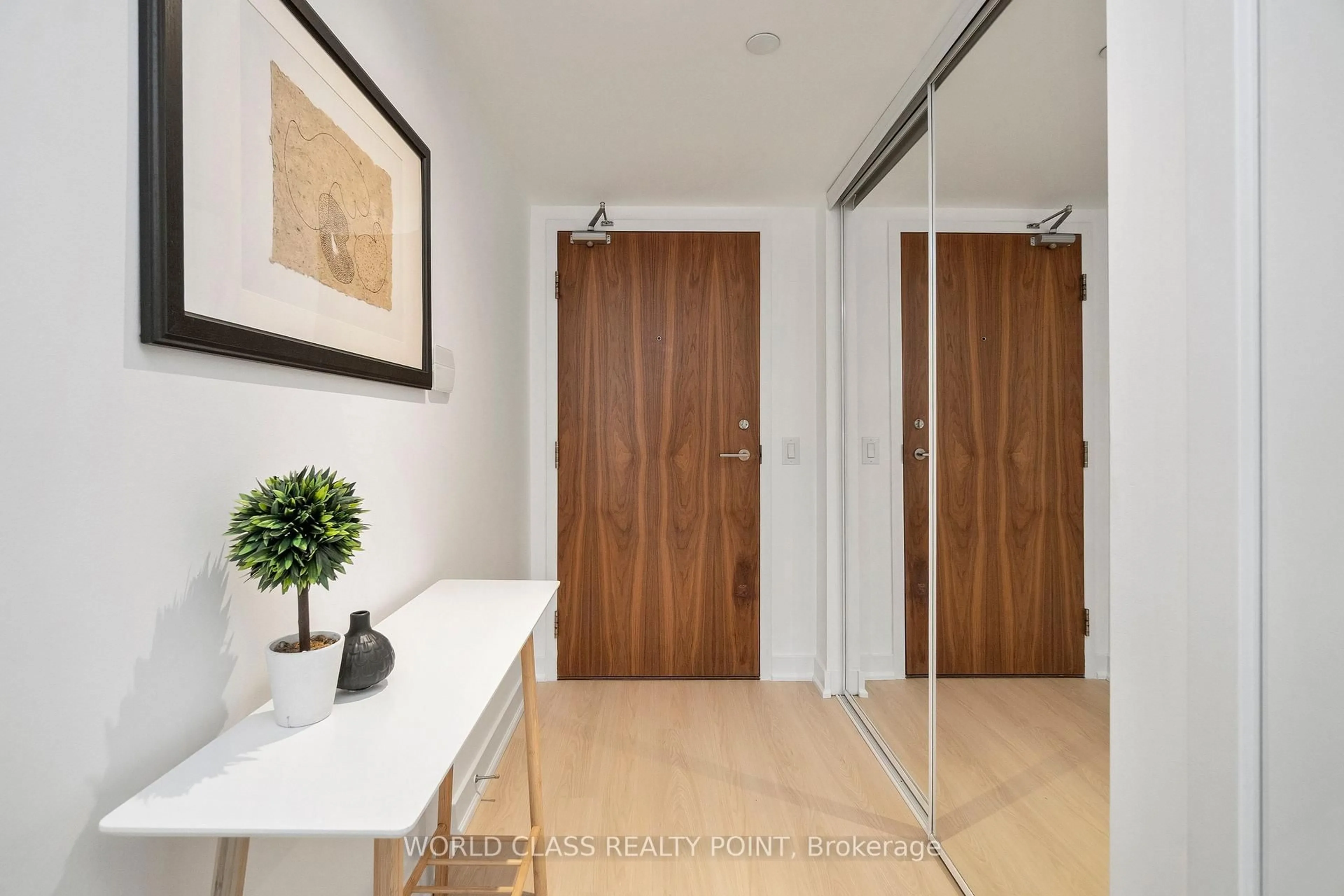 Indoor entryway for 75 Queens Wharf Rd #1503, Toronto Ontario M5V 0J8