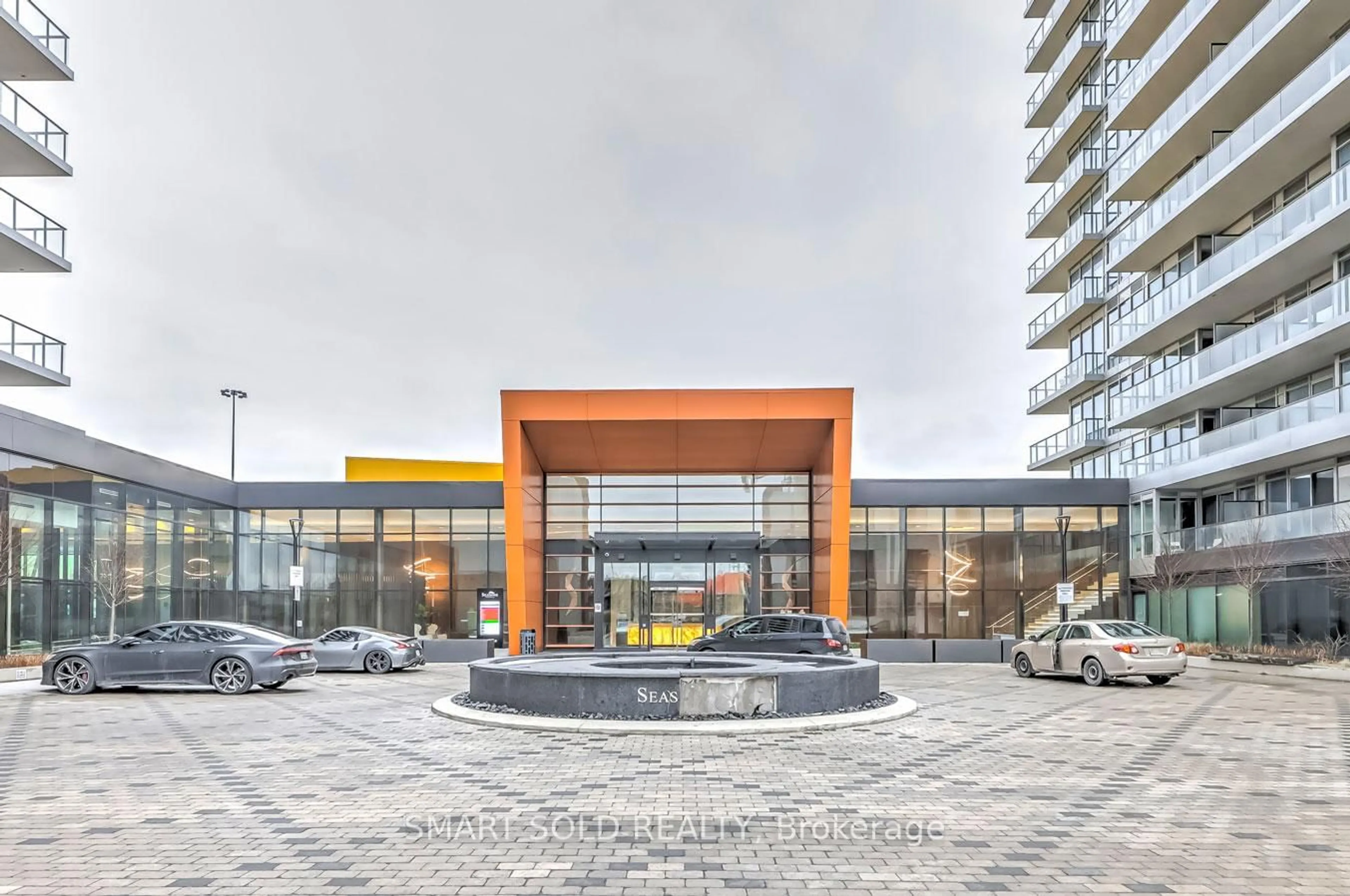 Indoor foyer for 85 McMahon Dr #1712, Toronto Ontario M2K 0H1