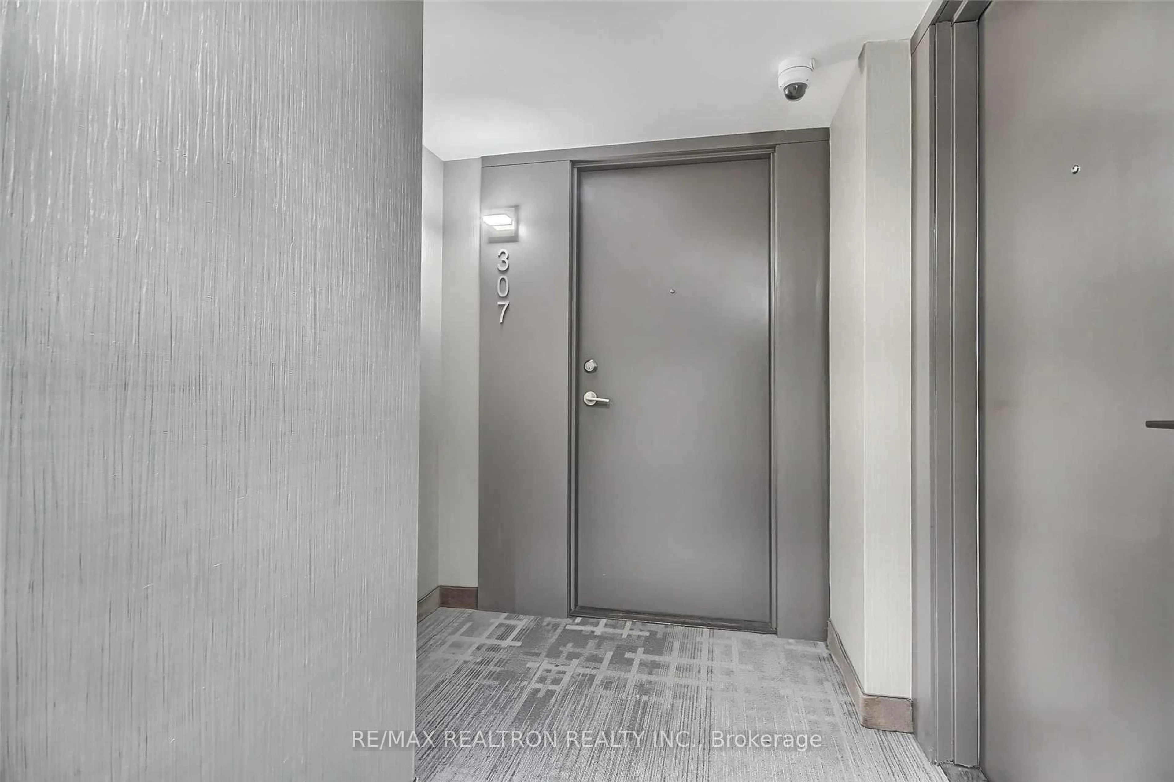 Indoor foyer for 741 Sheppard Ave #307, Toronto Ontario M3H 0C9