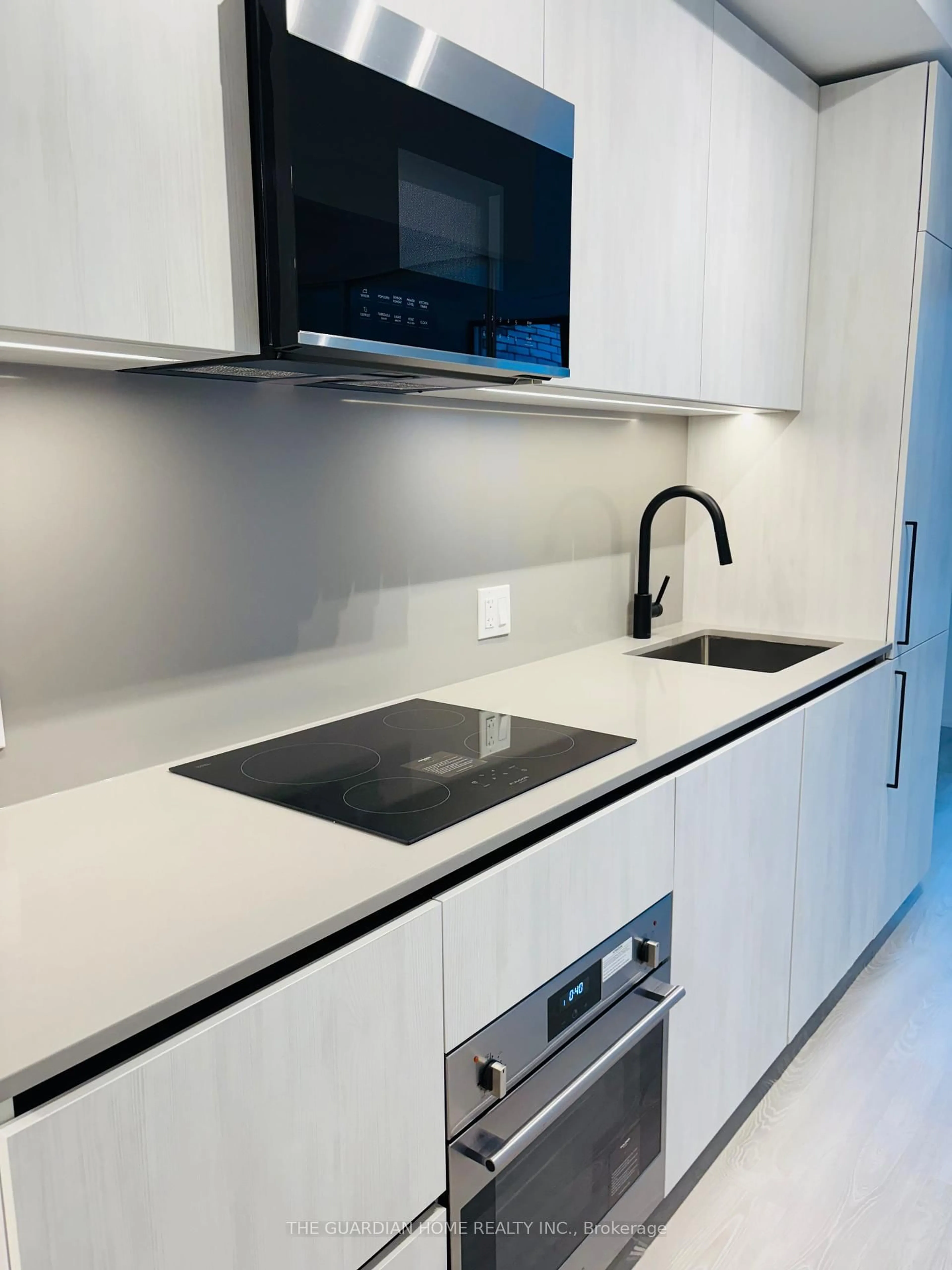 Standard kitchen, ceramic/tile floor for 35 Parliament St #230, Toronto Ontario M5A 1G1
