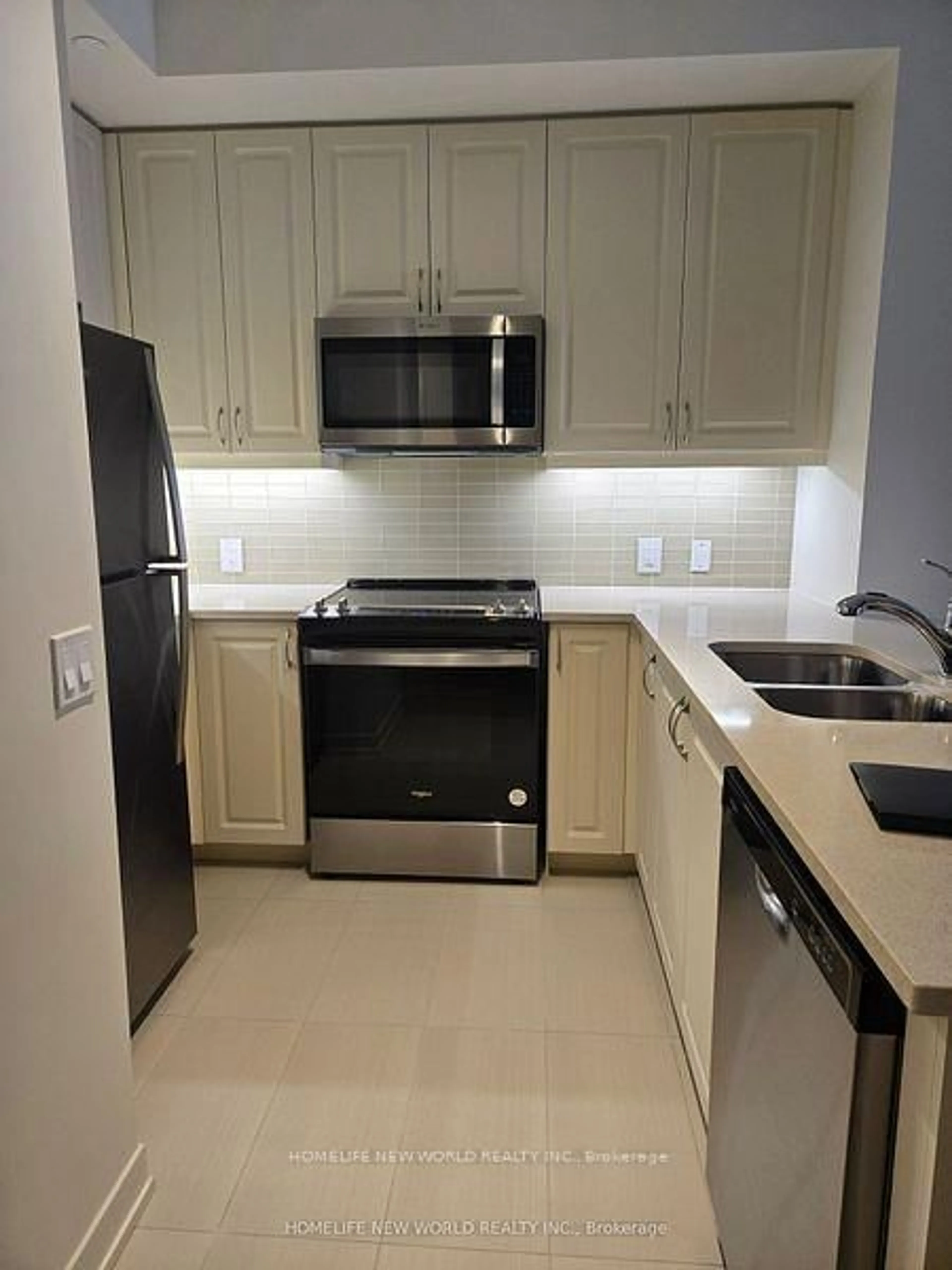 Standard kitchen, ceramic/tile floor for 4955 Yonge St #1912, Toronto Ontario M2N 0L8