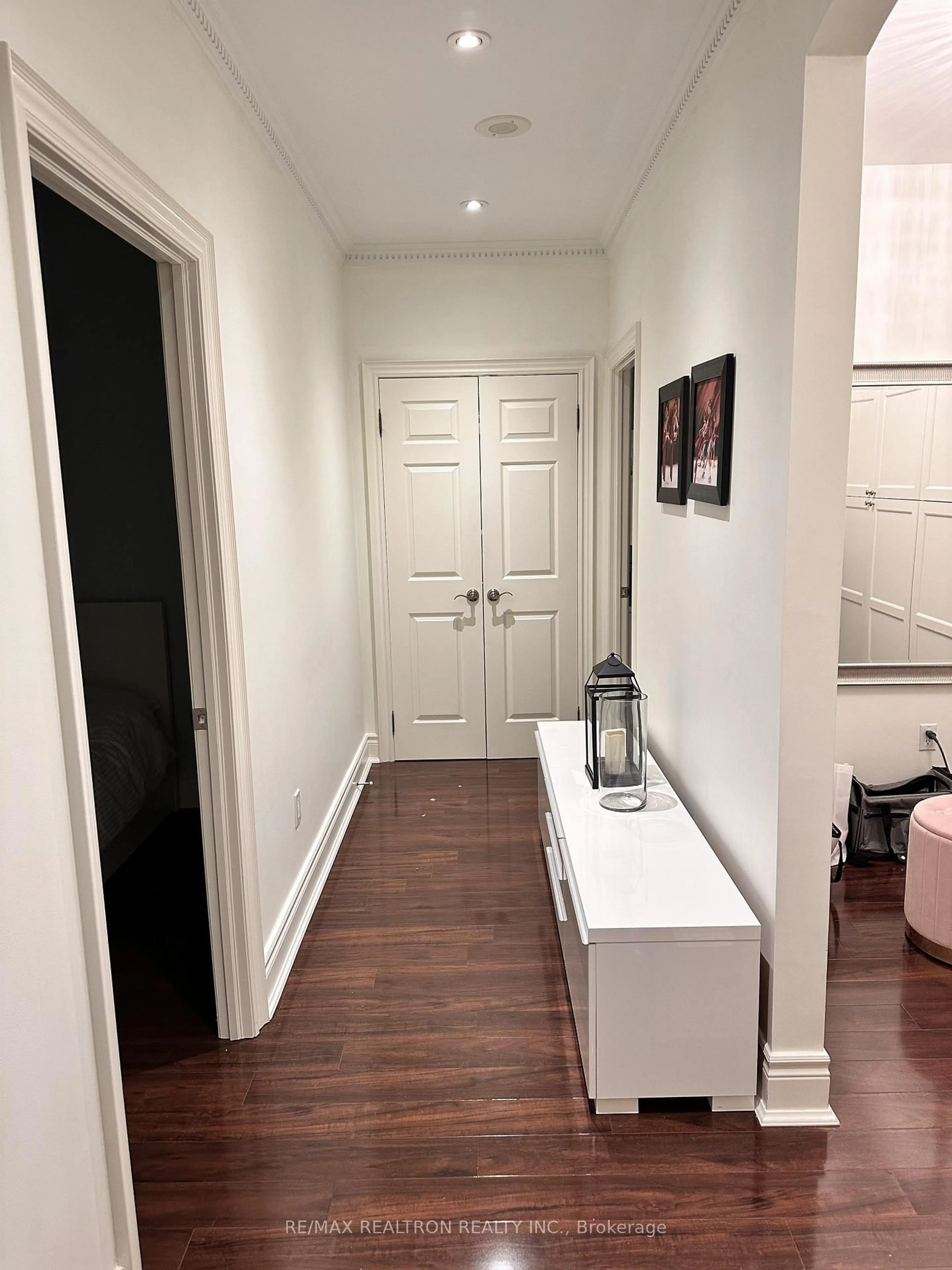 Indoor entryway for 23 Lorraine Dr #Uph5, Toronto Ontario M2N 6Z5