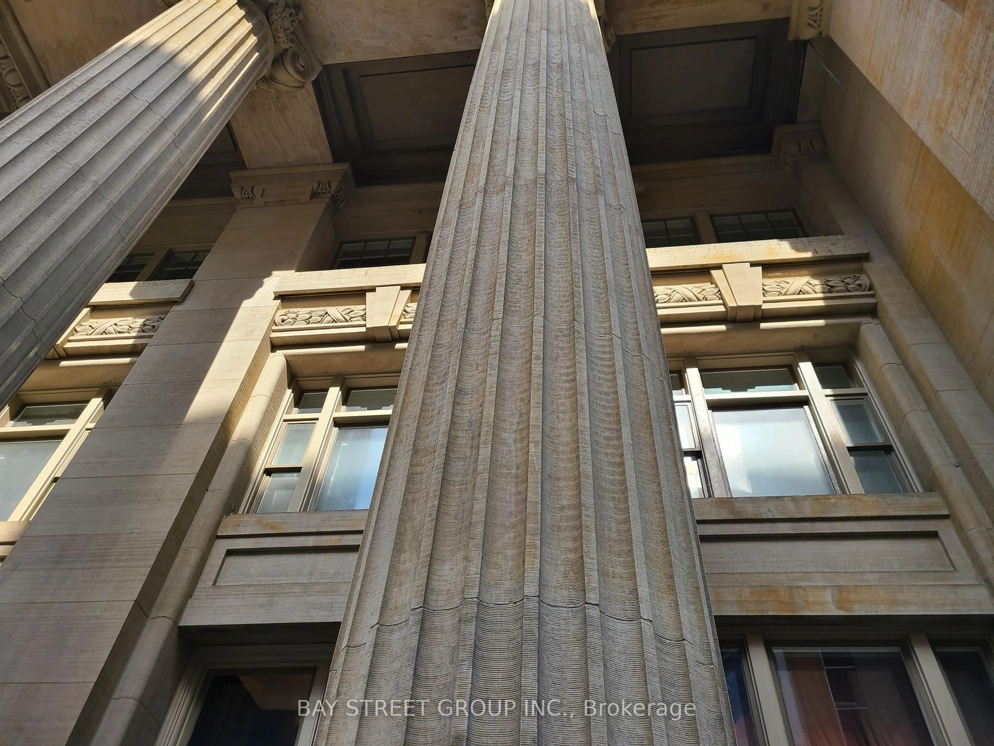 Indoor foyer for 197 Yonge St #5709, Toronto Ontario M5B 0C1