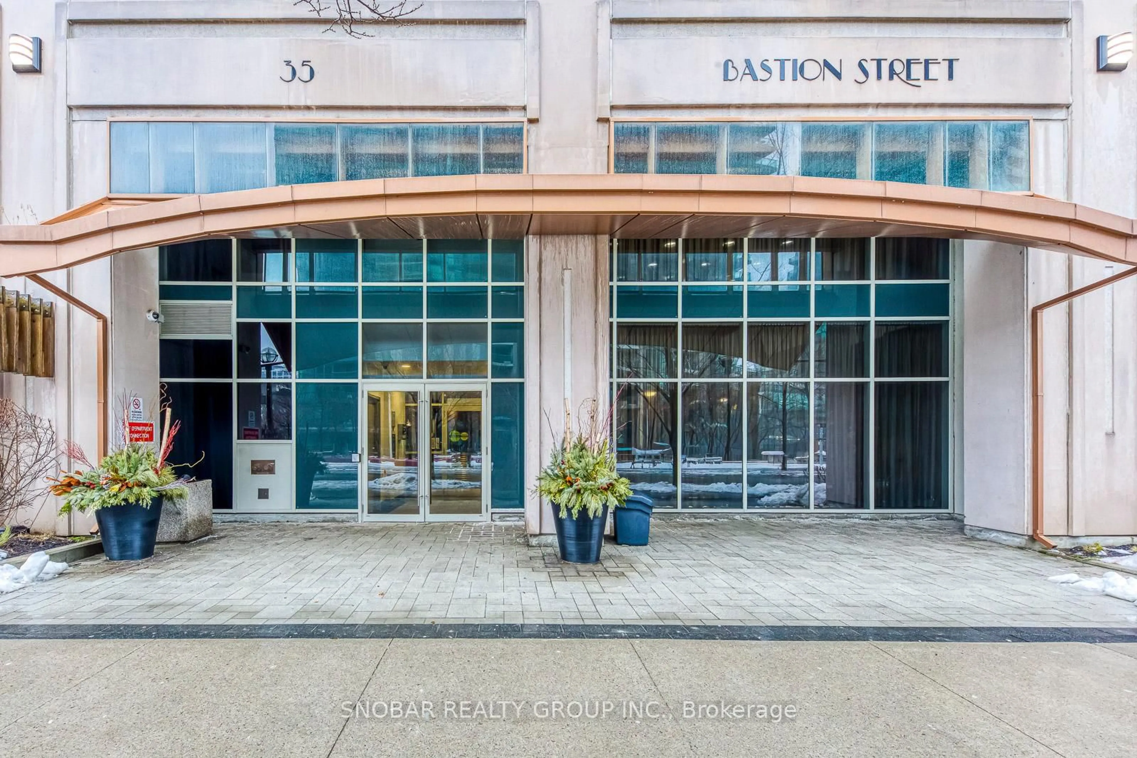 Indoor foyer for 35 Bastion St #306, Toronto Ontario M5V 0C2