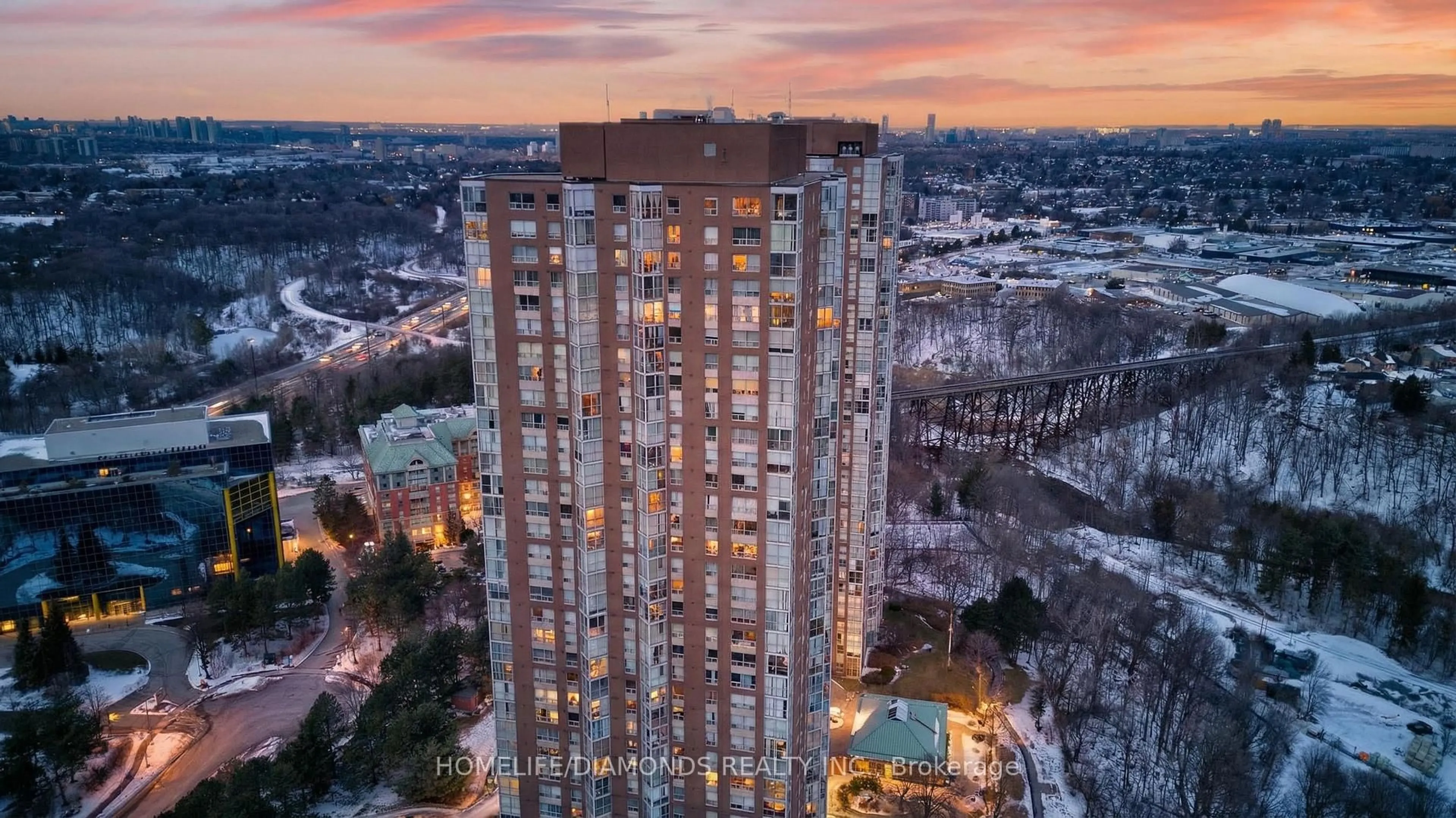 A pic from outside/outdoor area/front of a property/back of a property/a pic from drone, city buildings view from balcony for 5 CONCORDE Pl #2002, Toronto Ontario M3C 3M8