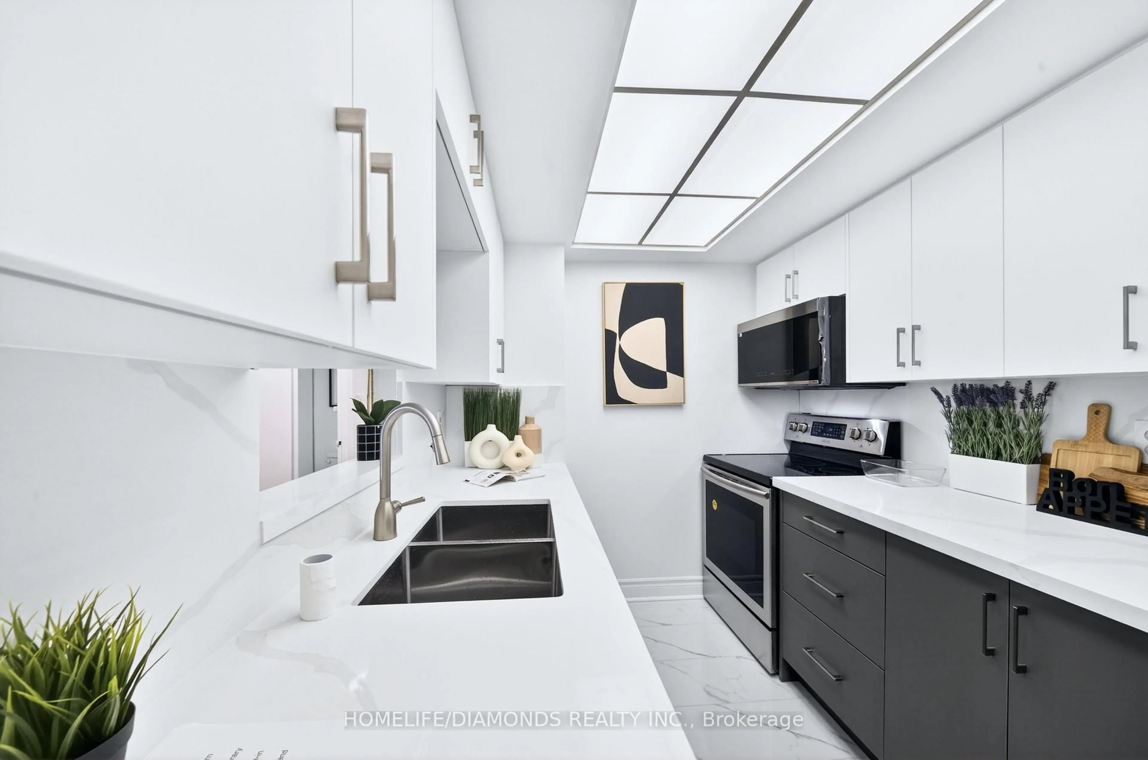 Contemporary kitchen, ceramic/tile floor for 5 CONCORDE Pl #2002, Toronto Ontario M3C 3M8