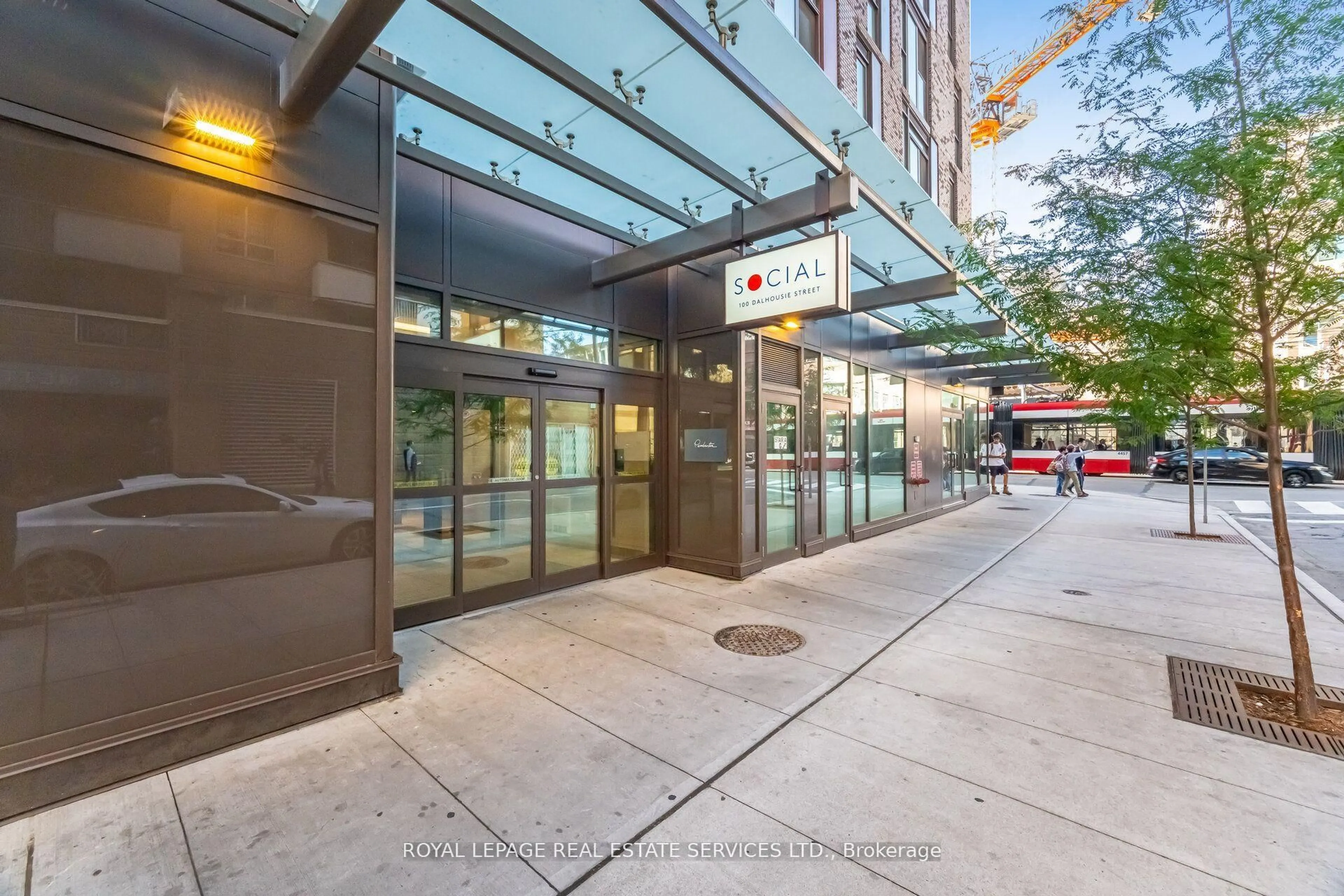 Indoor foyer for 100 Dalhousie St #803, Toronto Ontario M5B 0C7