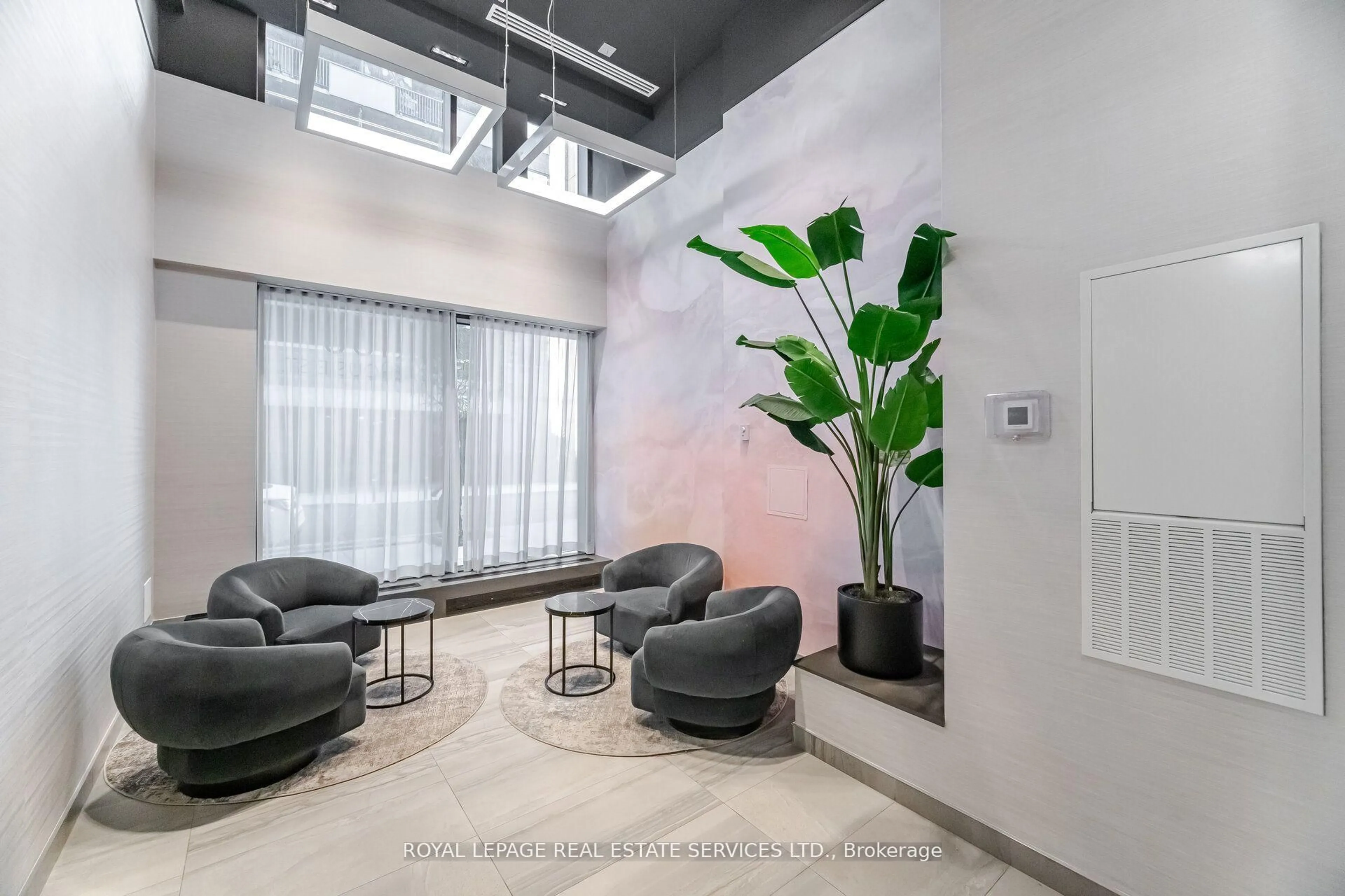 Indoor foyer for 100 Dalhousie St #803, Toronto Ontario M5B 0C7