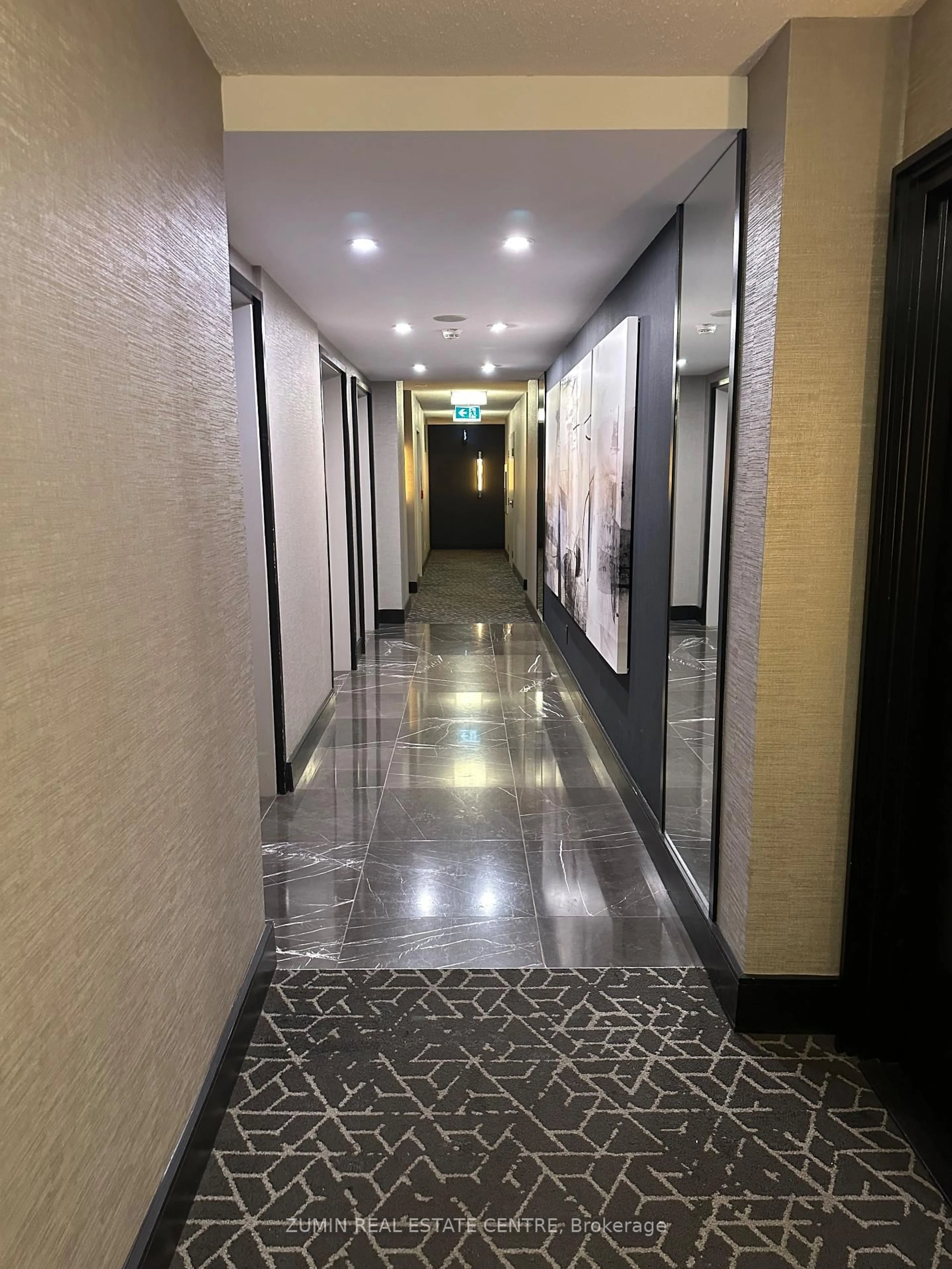 Indoor foyer for 8 Park Rd #2116, Toronto Ontario M4W 3S5