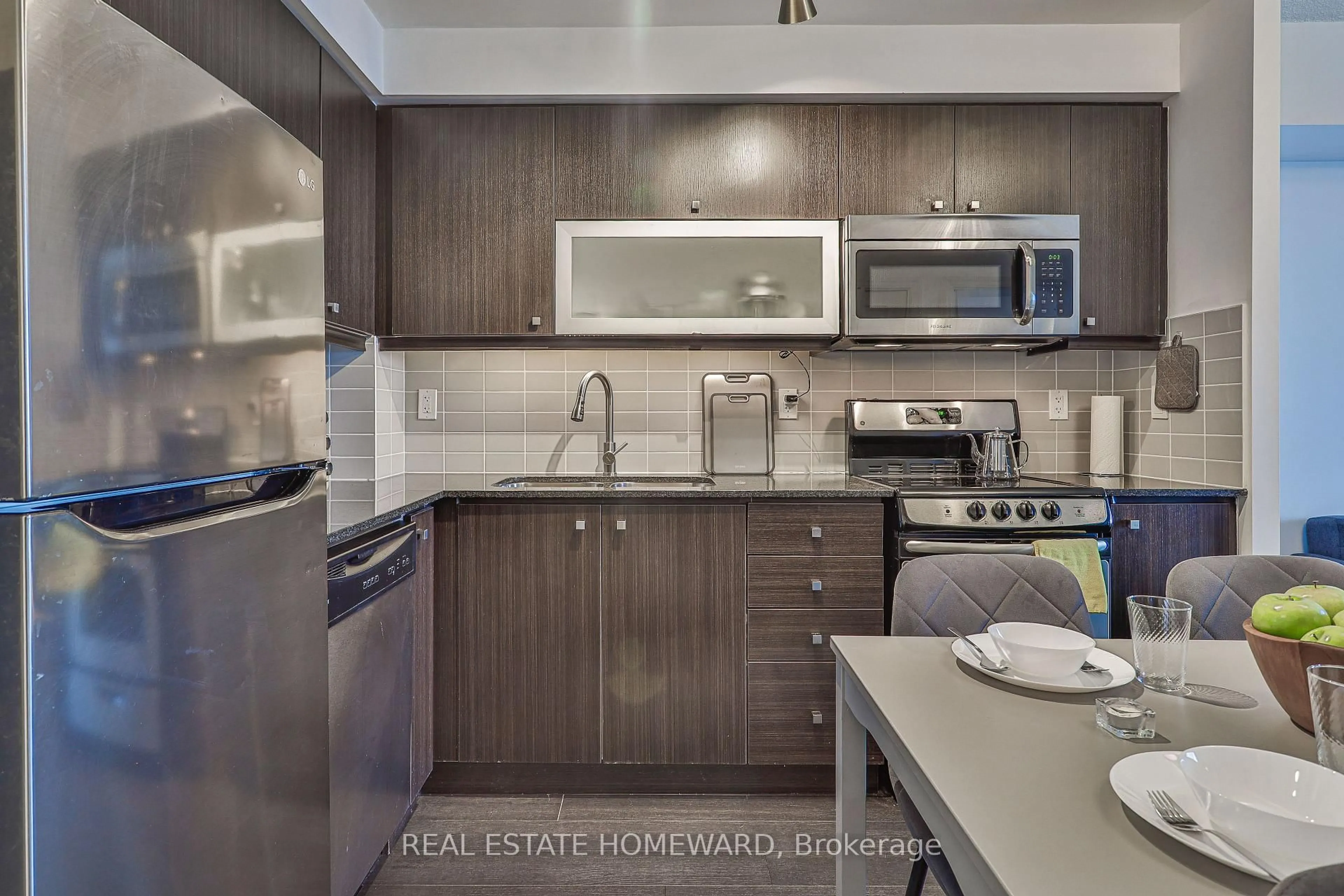 Standard kitchen, ceramic/tile floor for 2015 Sheppard Ave #2806, Toronto Ontario M2J 1W6