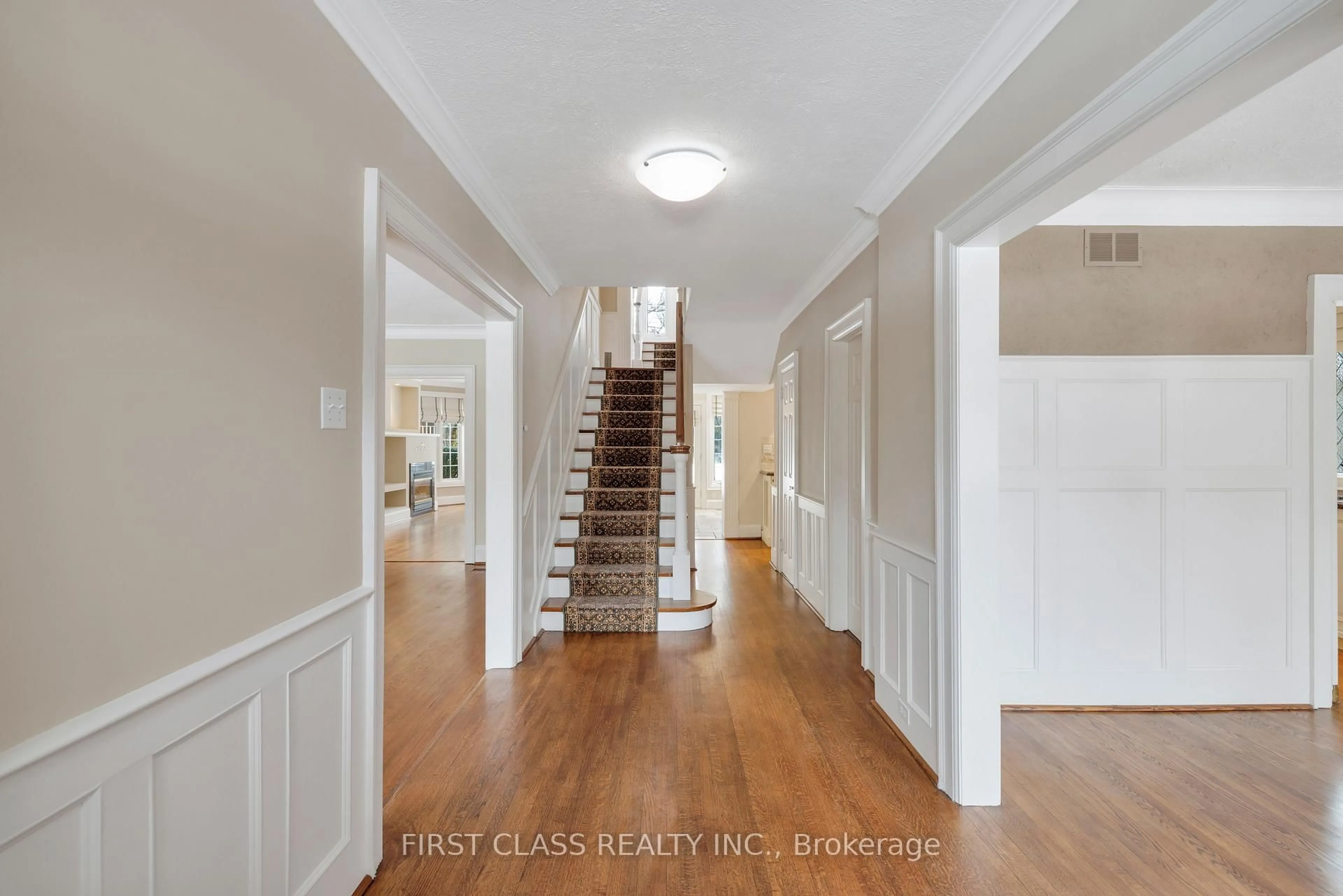 Indoor entryway for 80 Douglas Dr, Toronto Ontario M4W 2B4