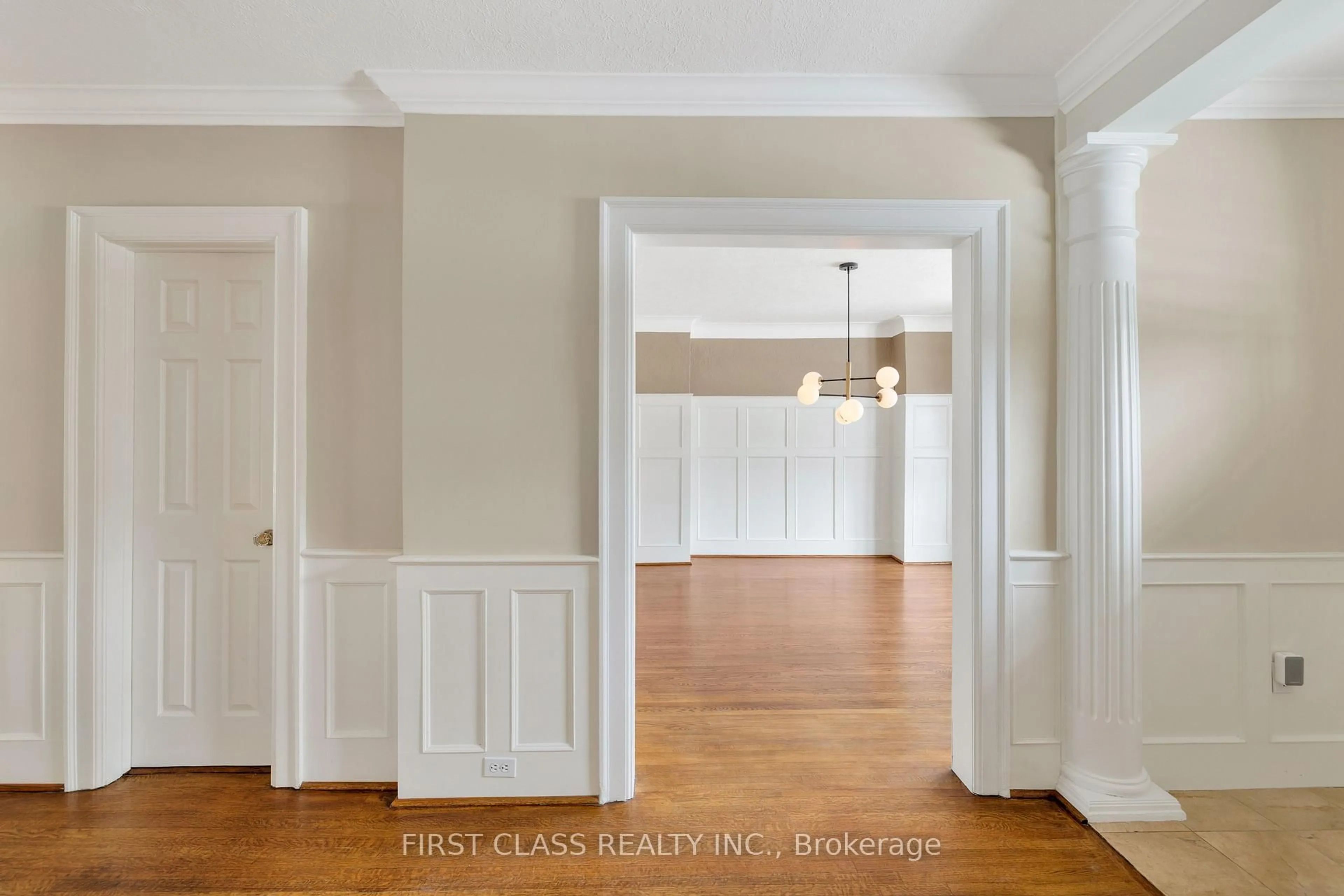 Indoor entryway for 80 Douglas Dr, Toronto Ontario M4W 2B4