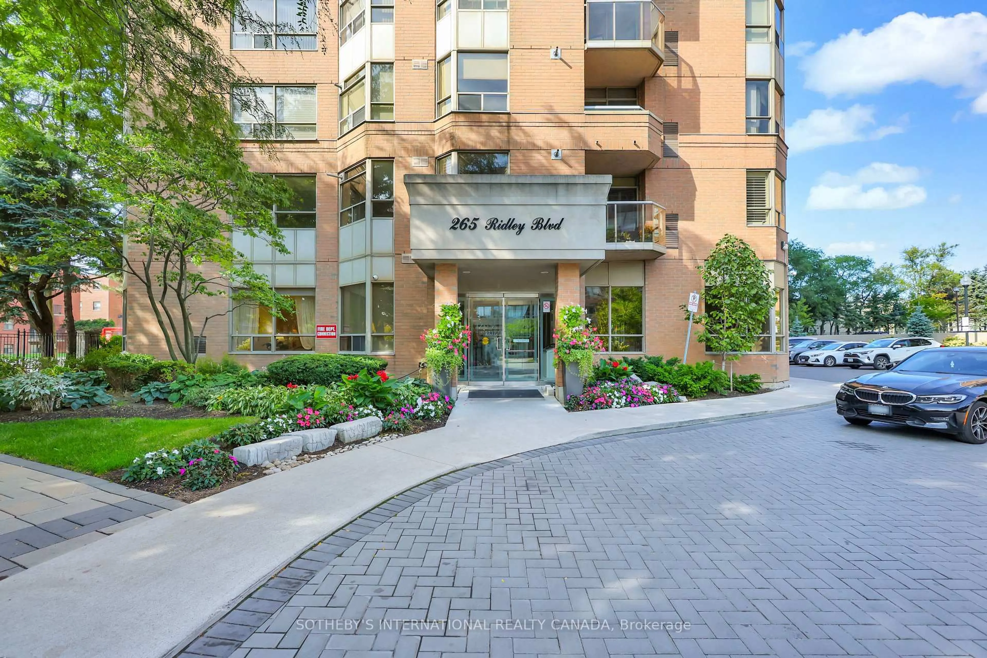 Indoor entryway for 265 Ridley Blvd #610, Toronto Ontario M5M 4N8