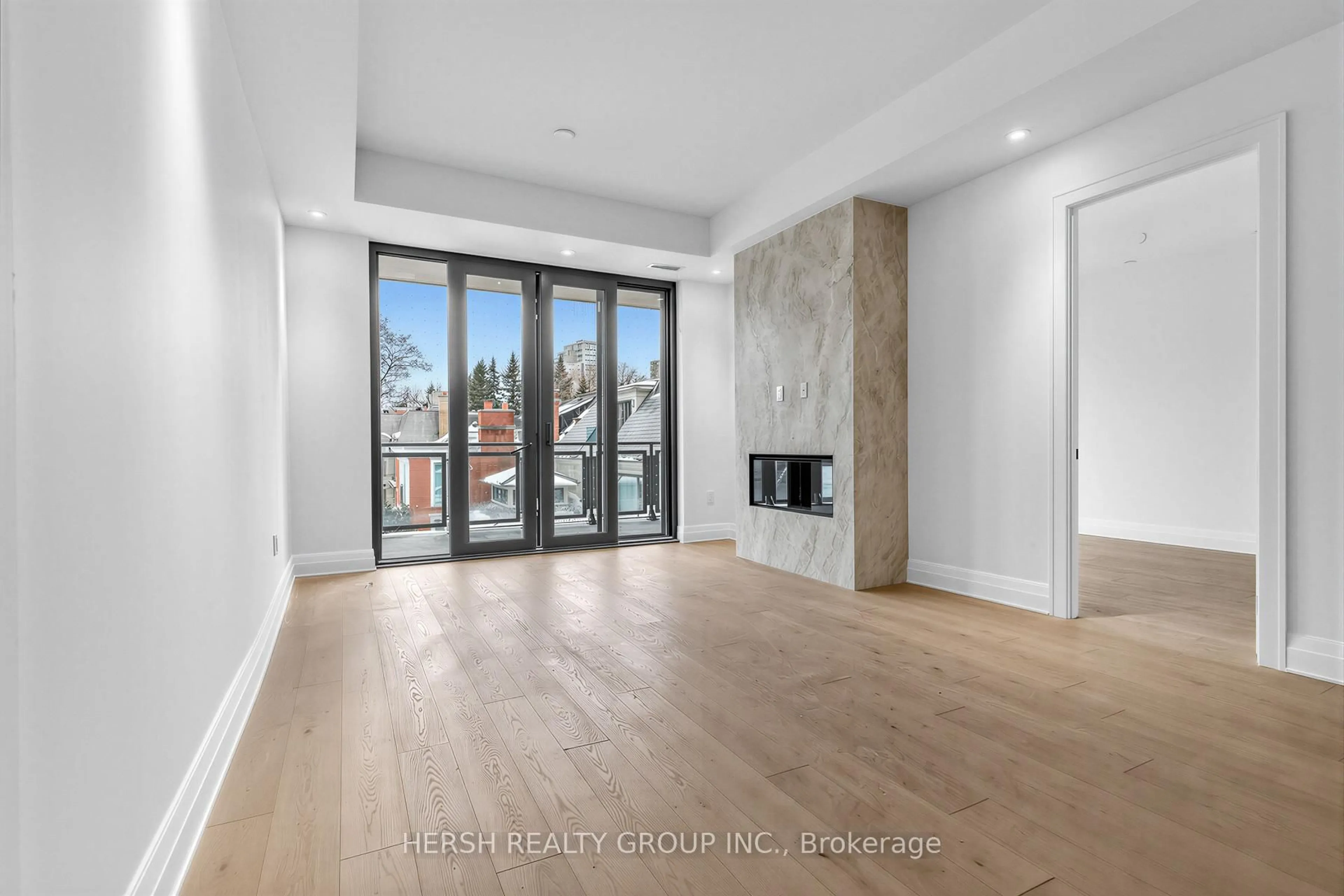 Unknown for 2 Forest HIll Rd #313, Toronto Ontario M4V 2L3