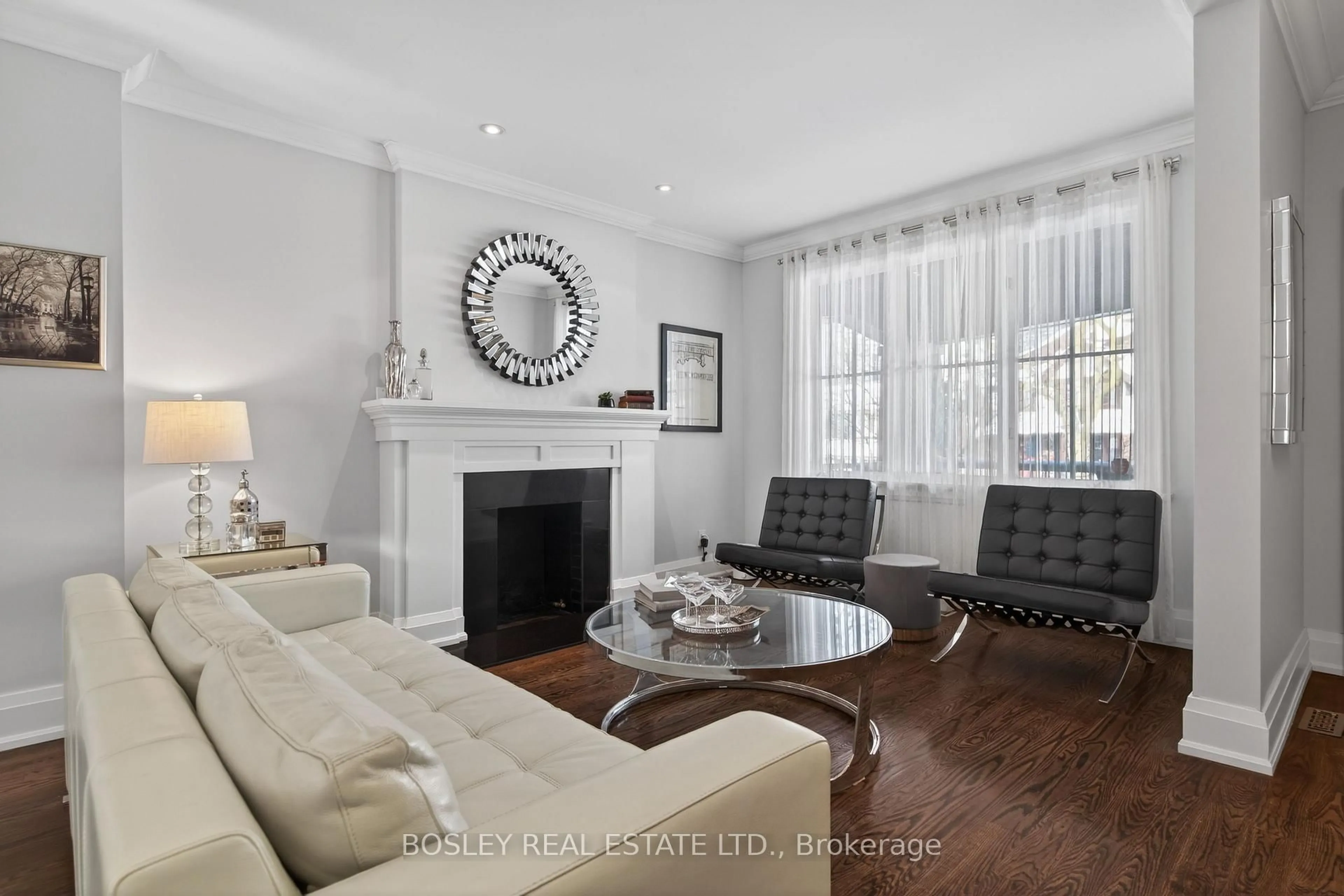 Living room with furniture, unknown for 69 Manor Rd, Toronto Ontario M4S 1R1