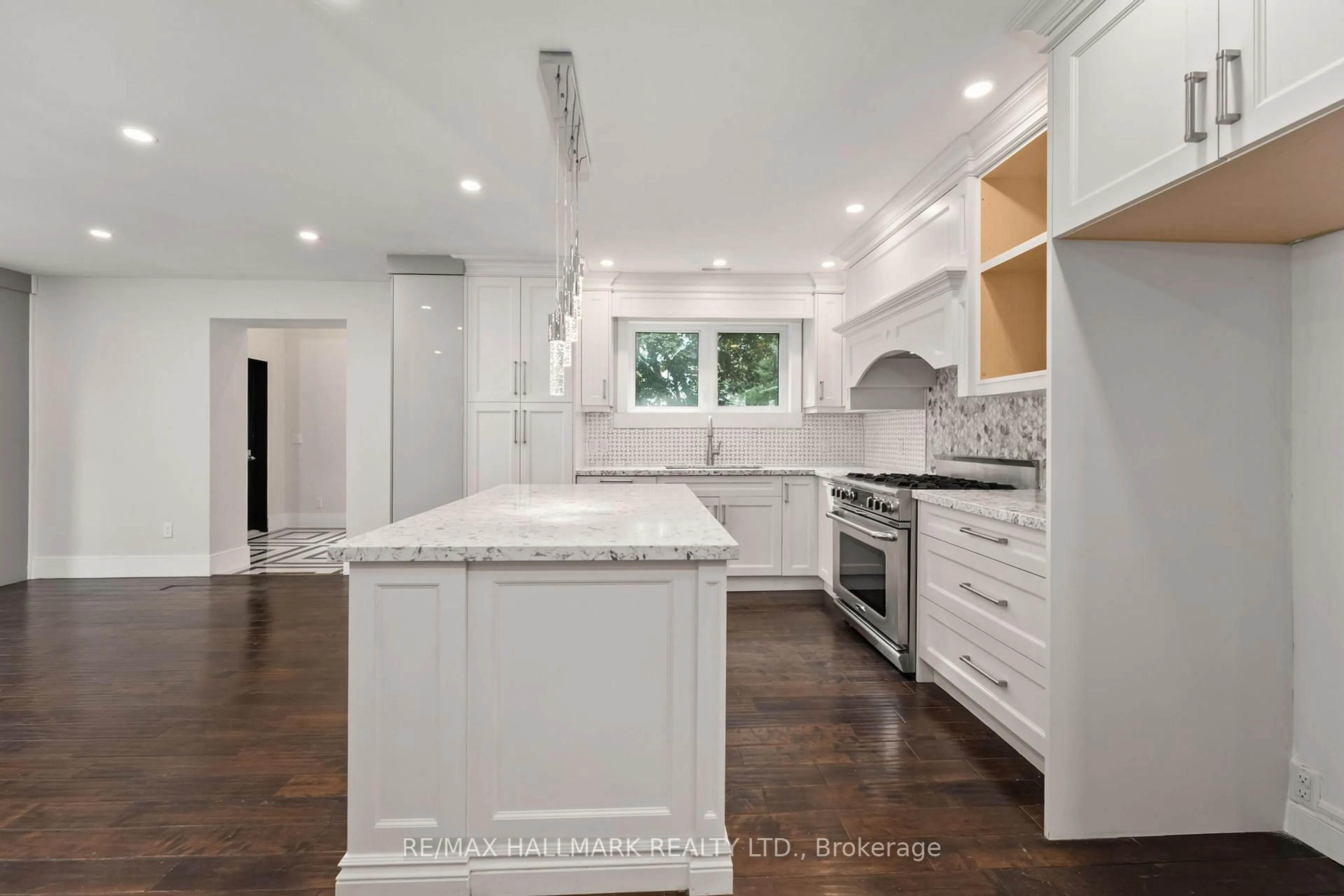 Contemporary kitchen, unknown for 21 King High Ave, Toronto Ontario M3H 3A8