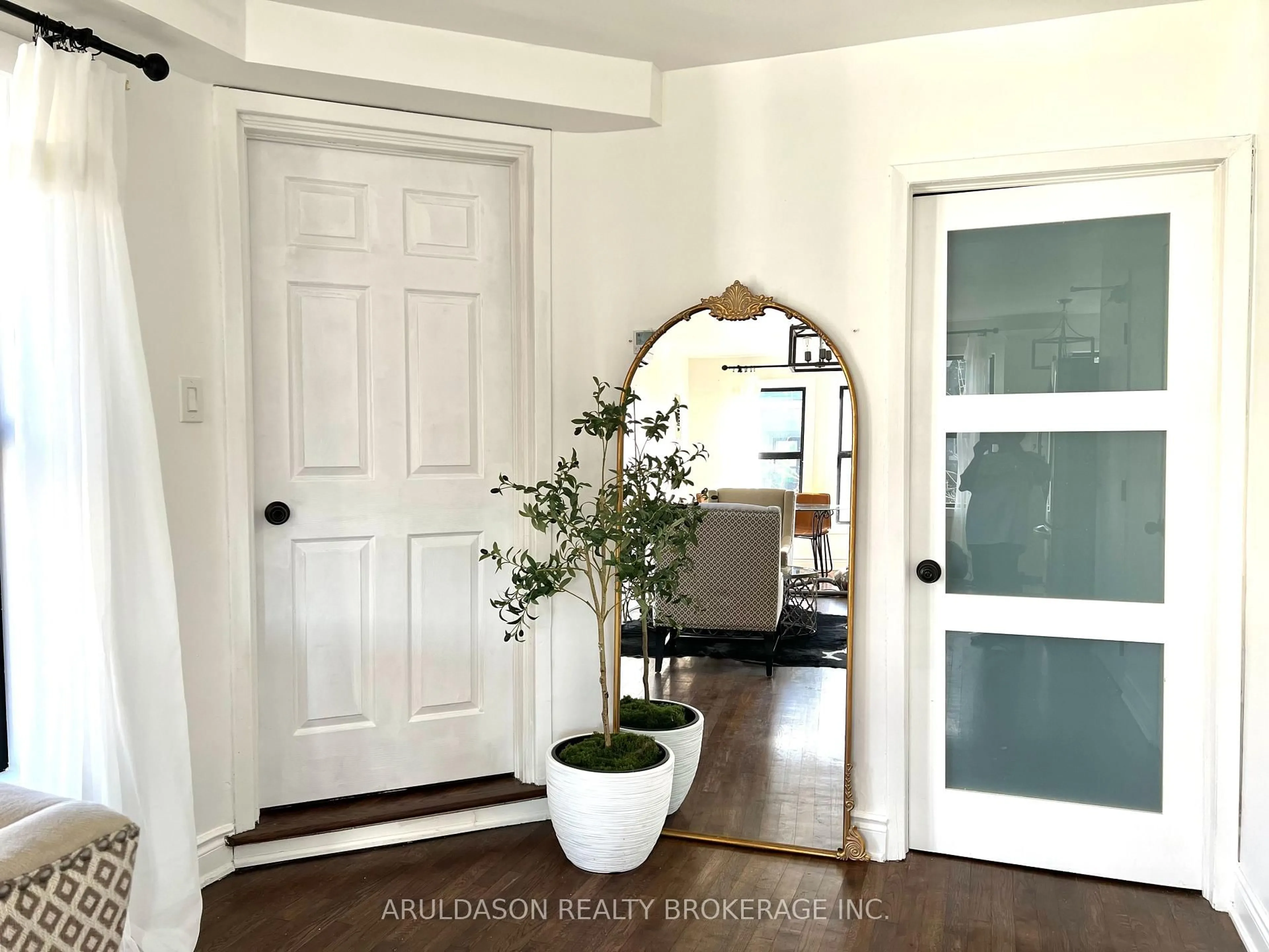 Indoor entryway for 1 Givins St, Toronto Ontario M6J 2X5