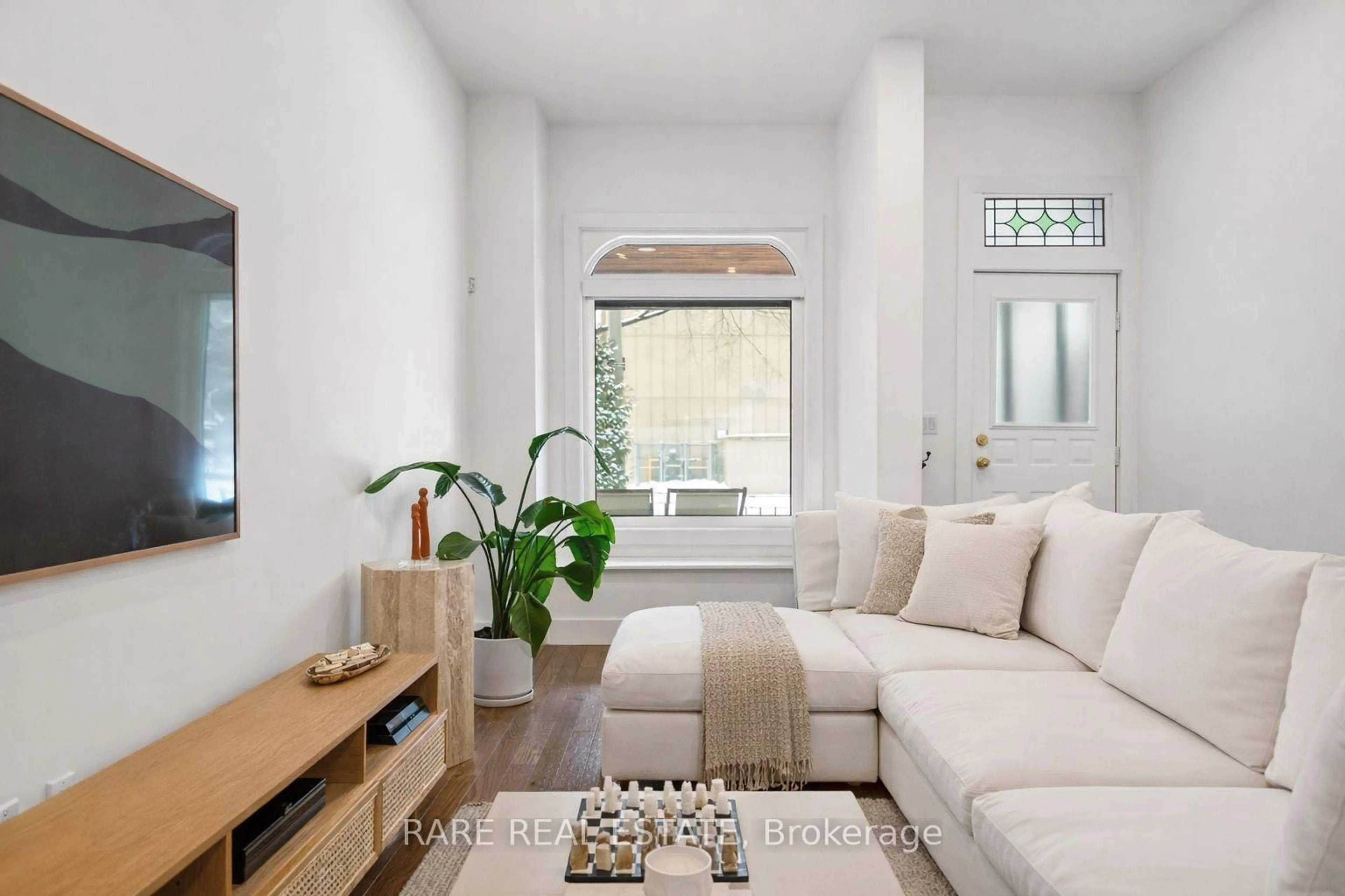Living room with furniture, unknown for 223 1/2 Borden St, Toronto Ontario M5S 2N5