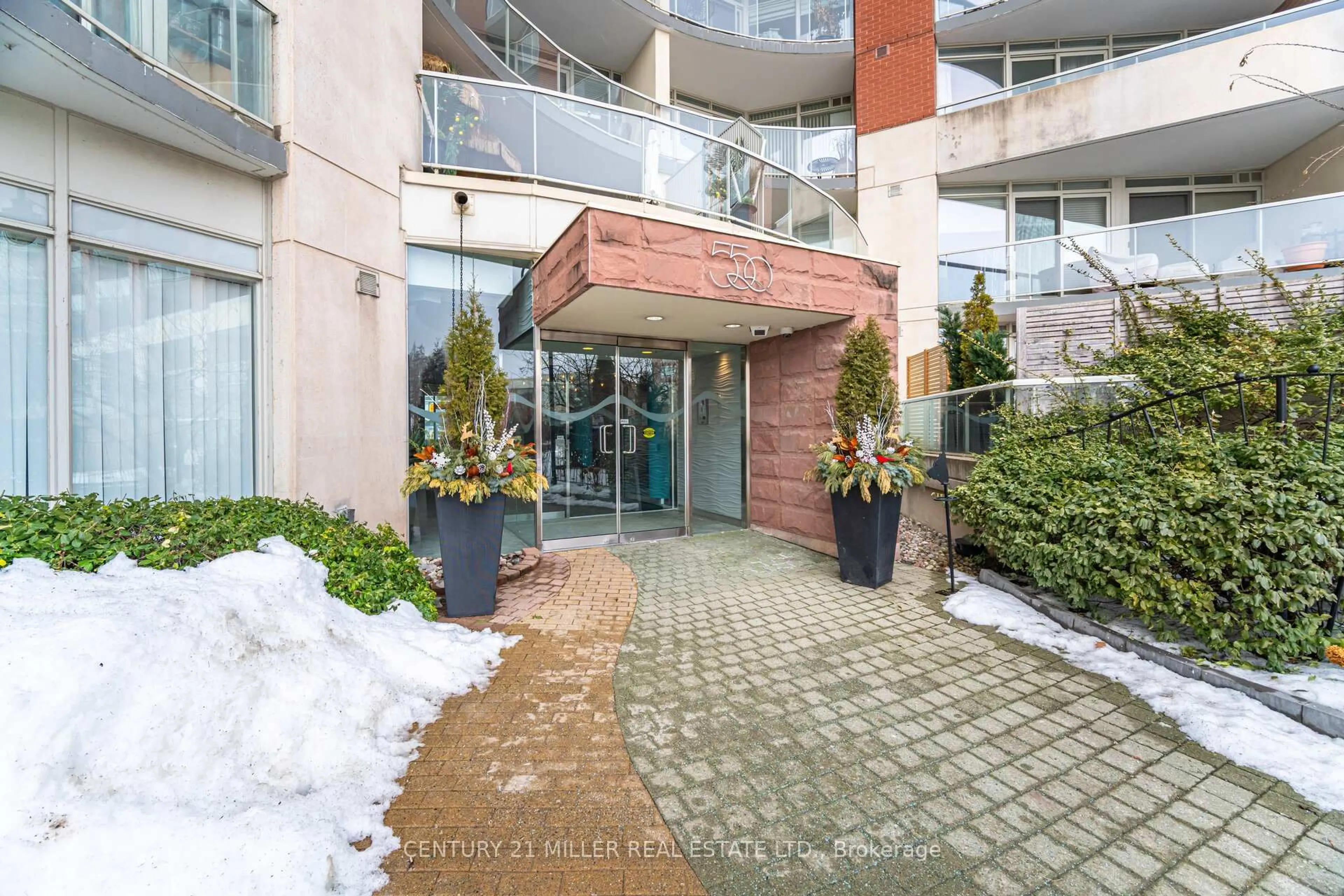 Indoor foyer for 550 Queens Quay #318, Toronto Ontario M5V 3M8