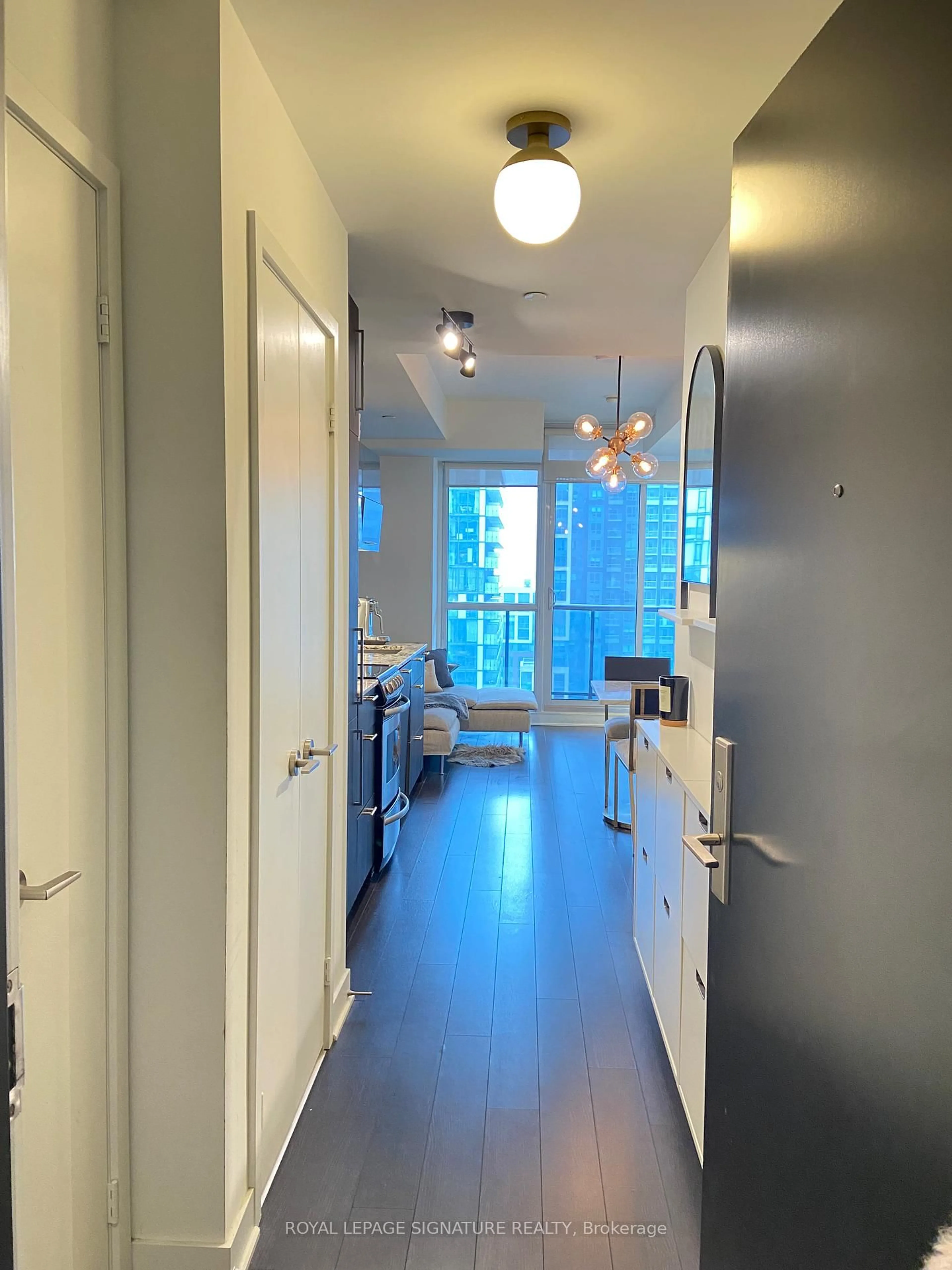 Unknown for 290 Adelaide St #1902, Toronto Ontario M5V 0P3