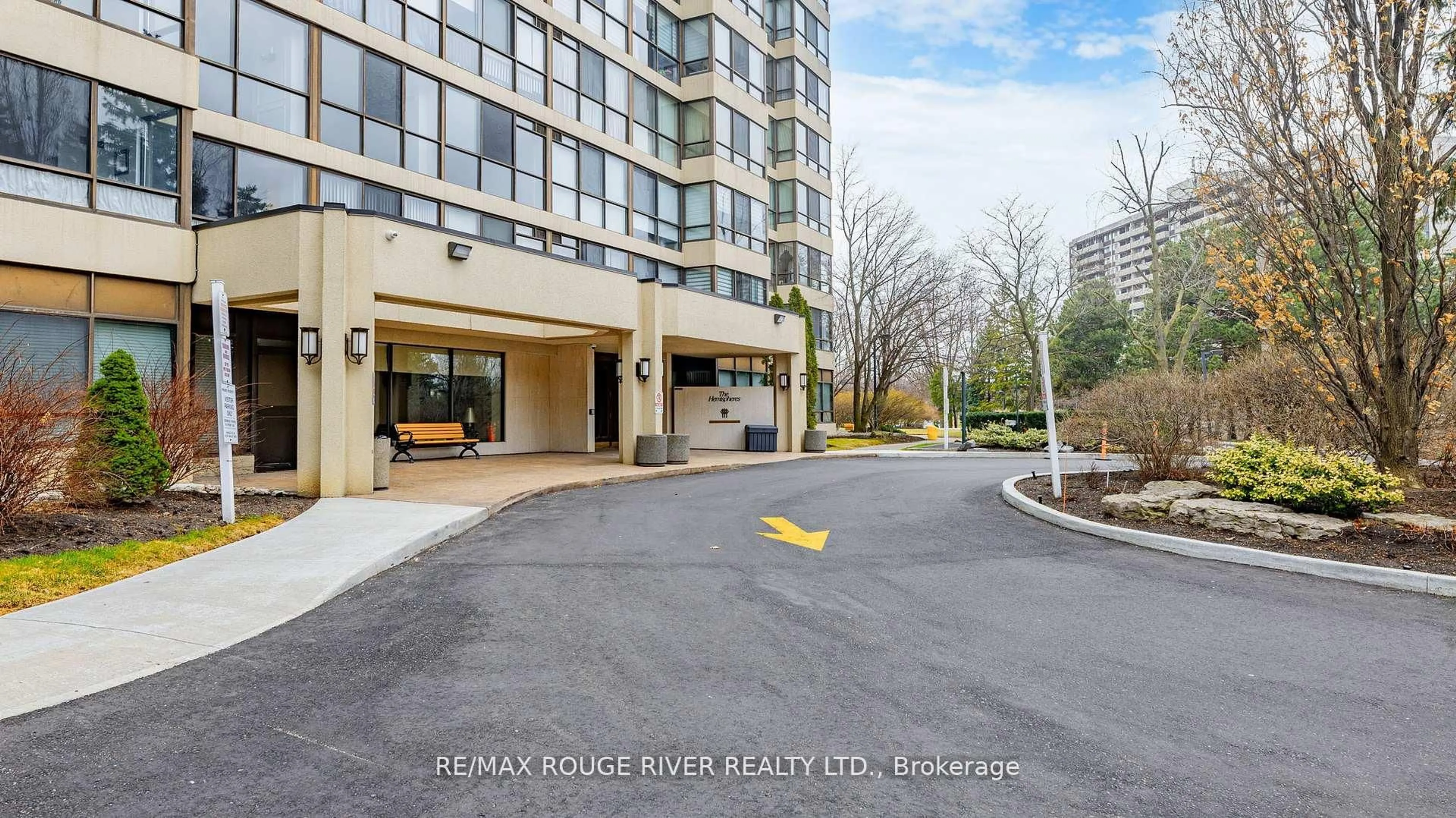 Indoor foyer for 131 Torresdale Ave #901, Toronto Ontario M2R 3T1