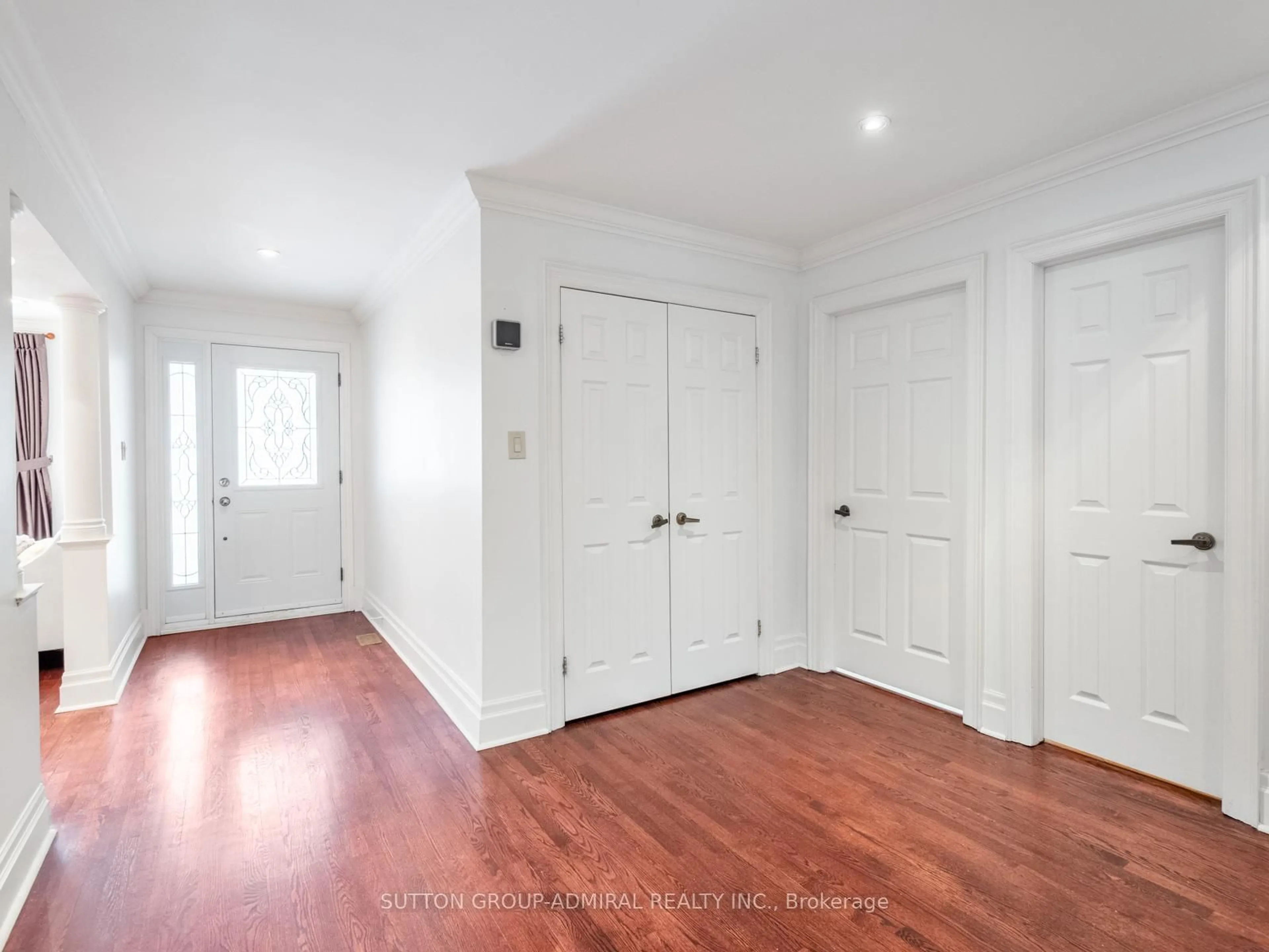 Indoor entryway for 3 Larksong Crt, Toronto Ontario M4A 2T5