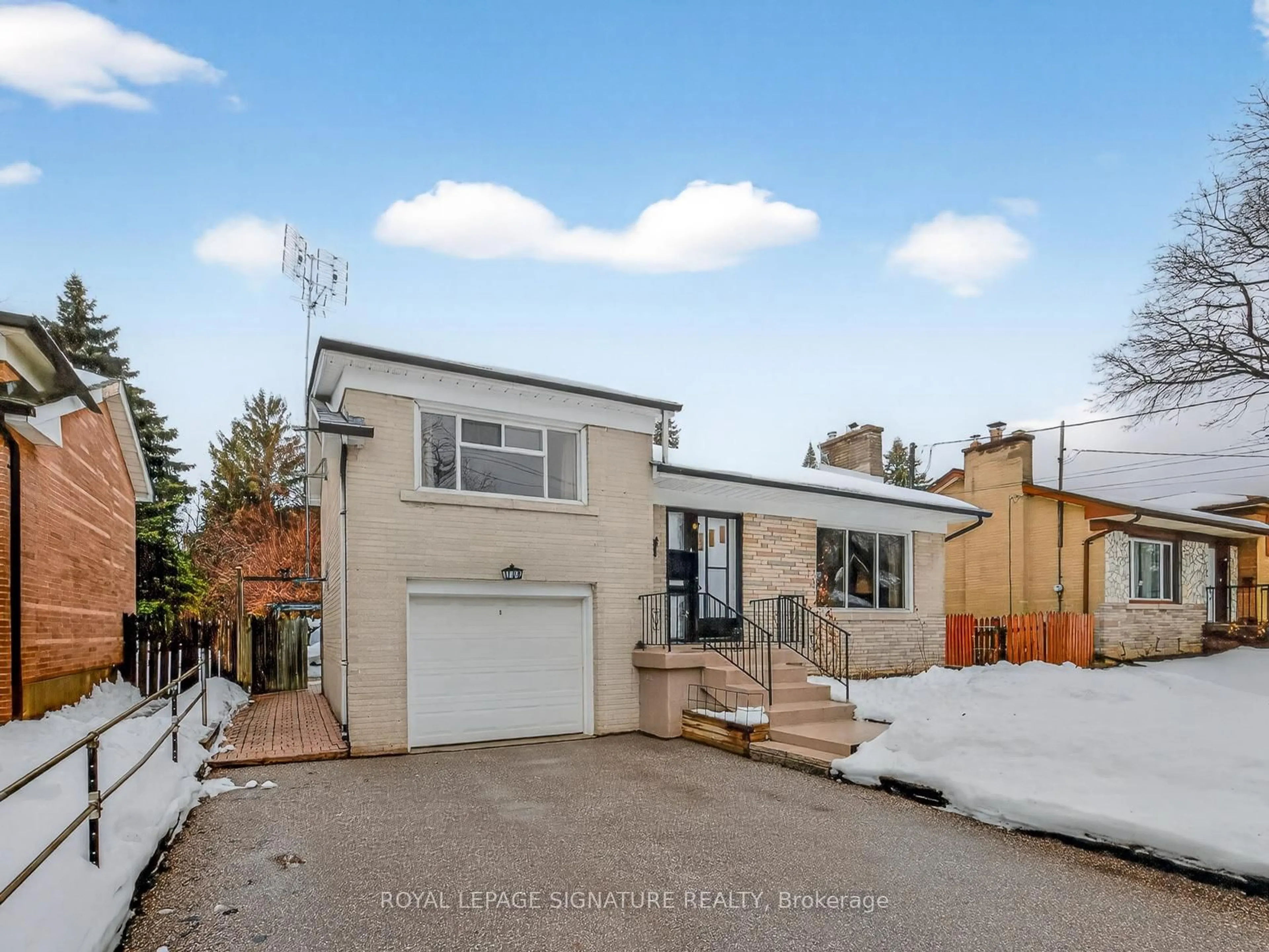 Home with brick exterior material, street for 108 Churchill Ave, Toronto Ontario M2N 1Z1