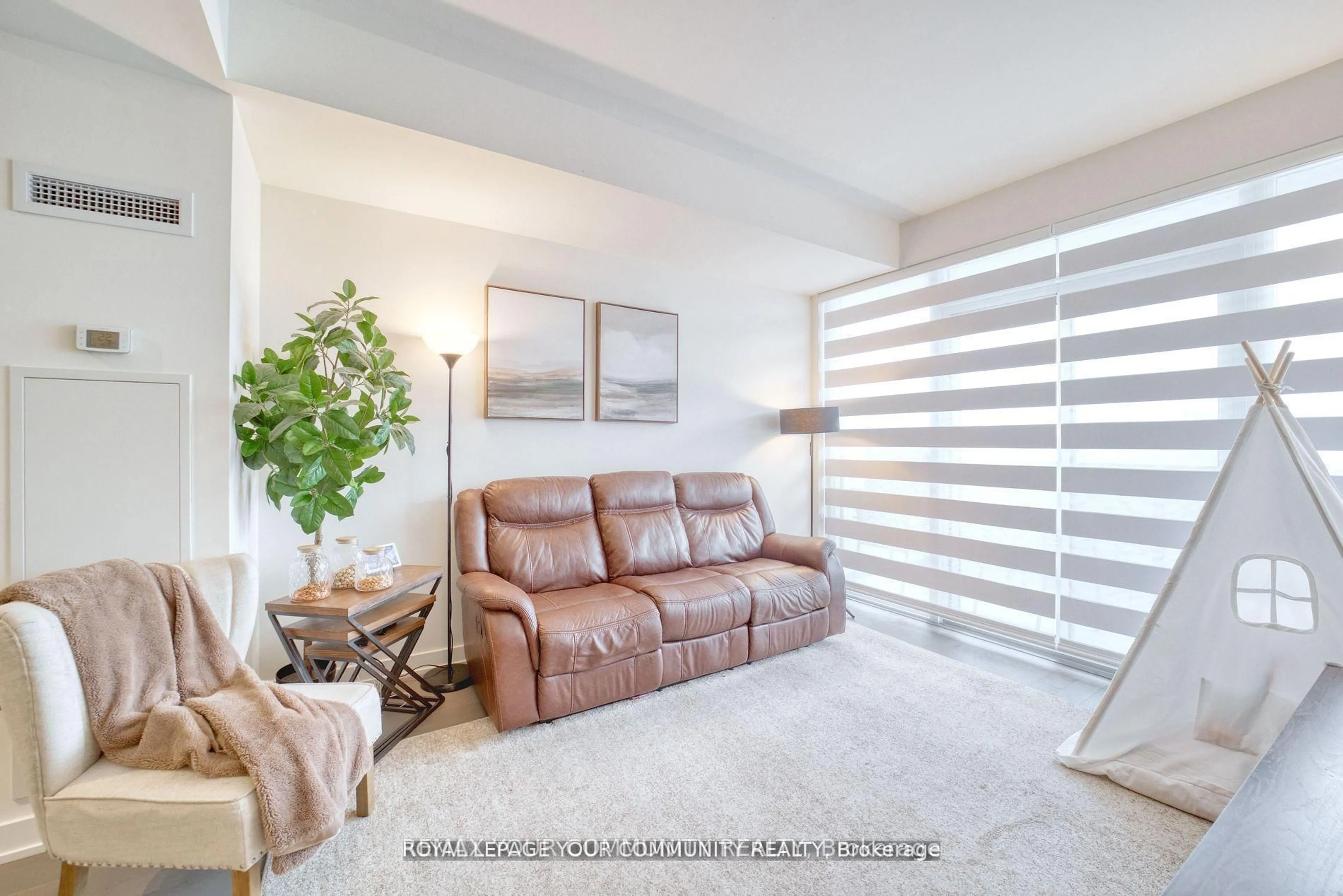 Living room with furniture, unknown for 330 Richmond St #1711, Toronto Ontario M5V 1X2