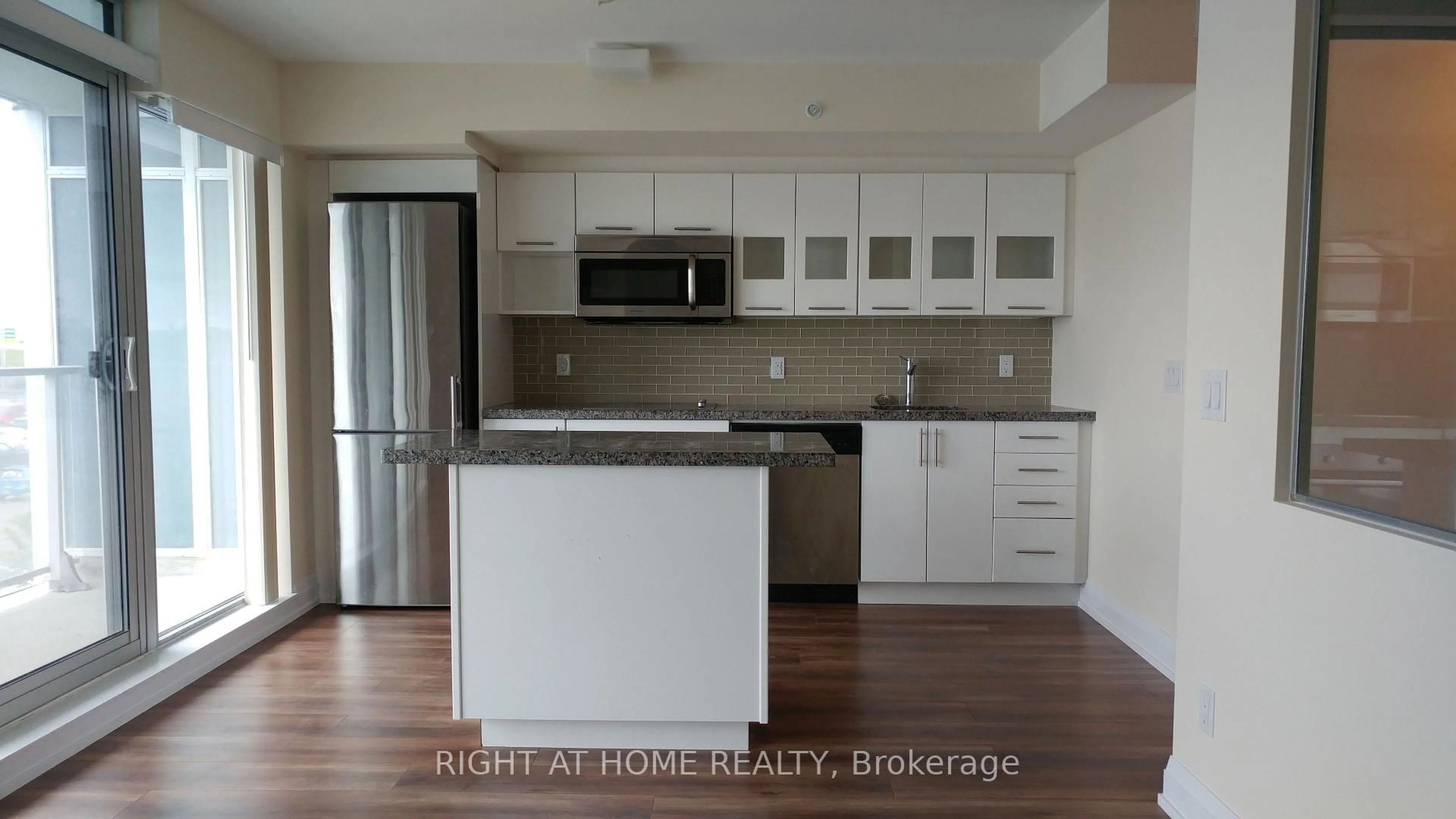 Standard kitchen, wood/laminate floor for 565 Wilson Ave #203W, Toronto Ontario M3H 5Y6