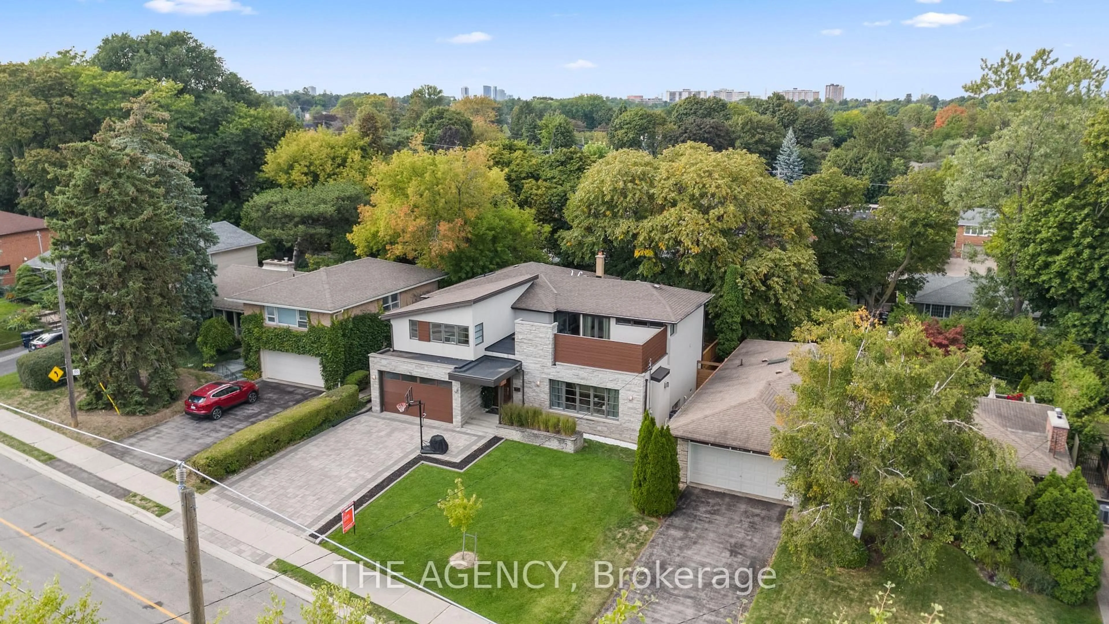 A pic from outside/outdoor area/front of a property/back of a property/a pic from drone, unknown for 92 Citation Dr, Toronto Ontario M2K 1T1