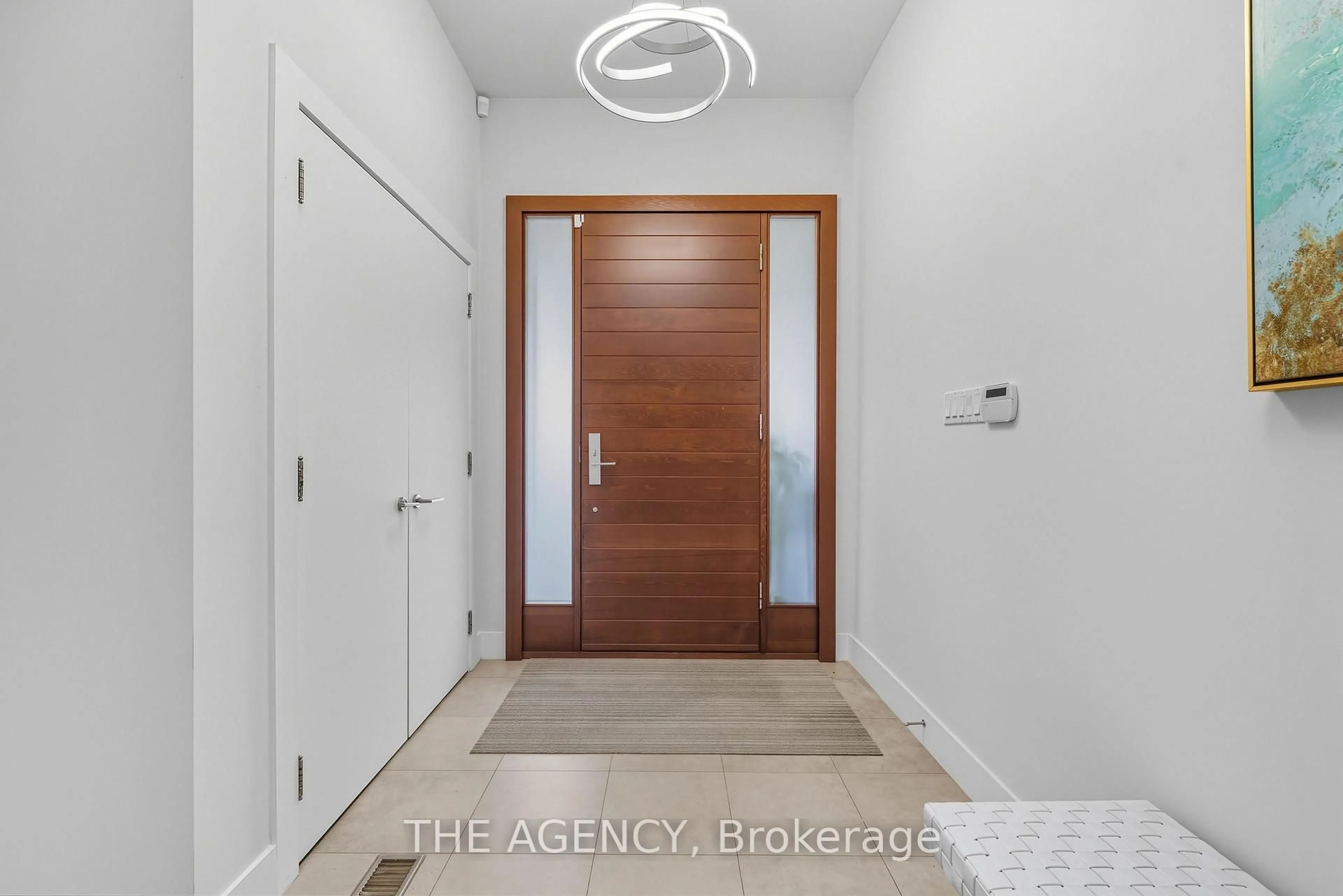 Indoor entryway for 92 Citation Dr, Toronto Ontario M2K 1T1