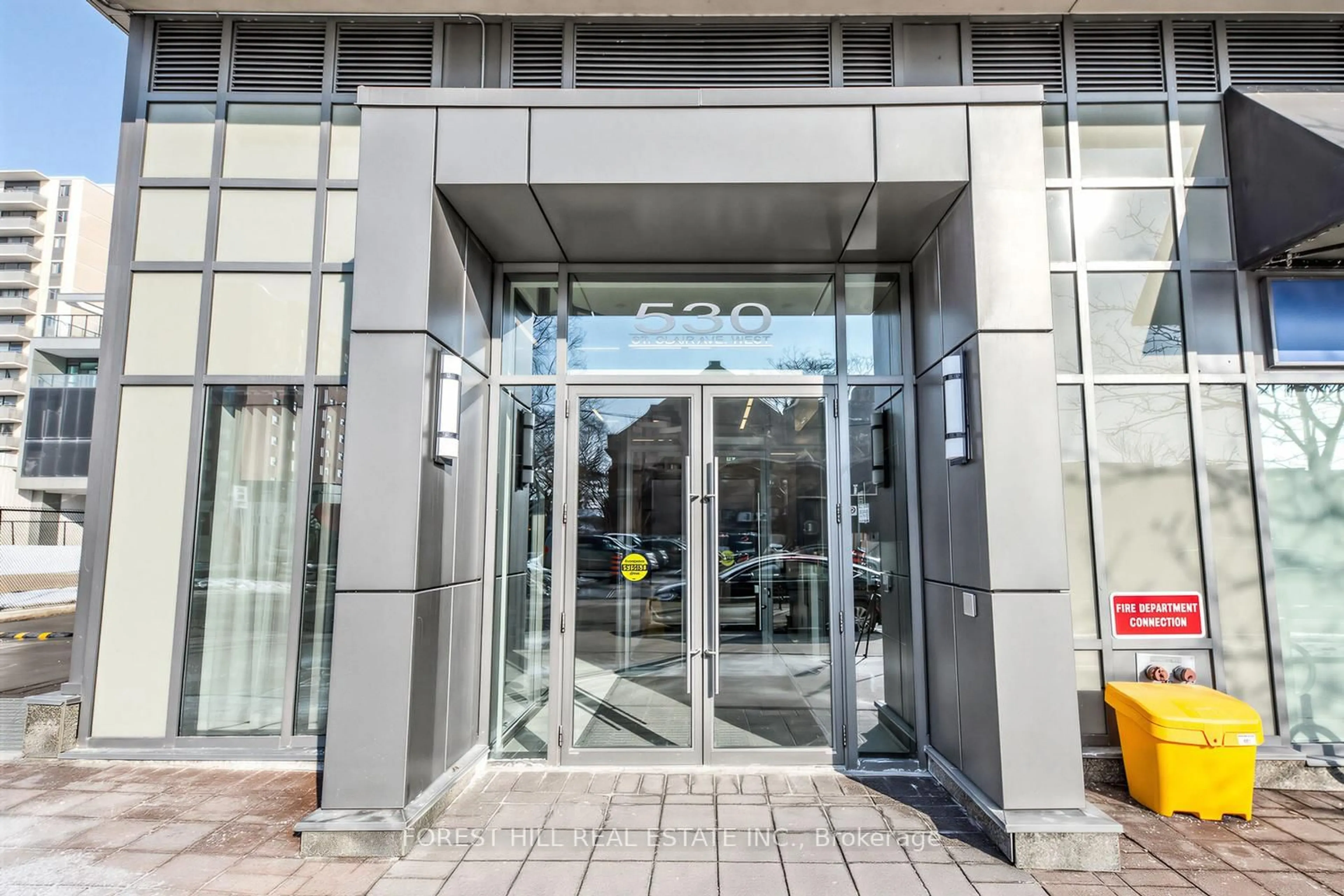 Indoor foyer for 530 St. Clair Ave #701, Toronto Ontario M6C 0A2