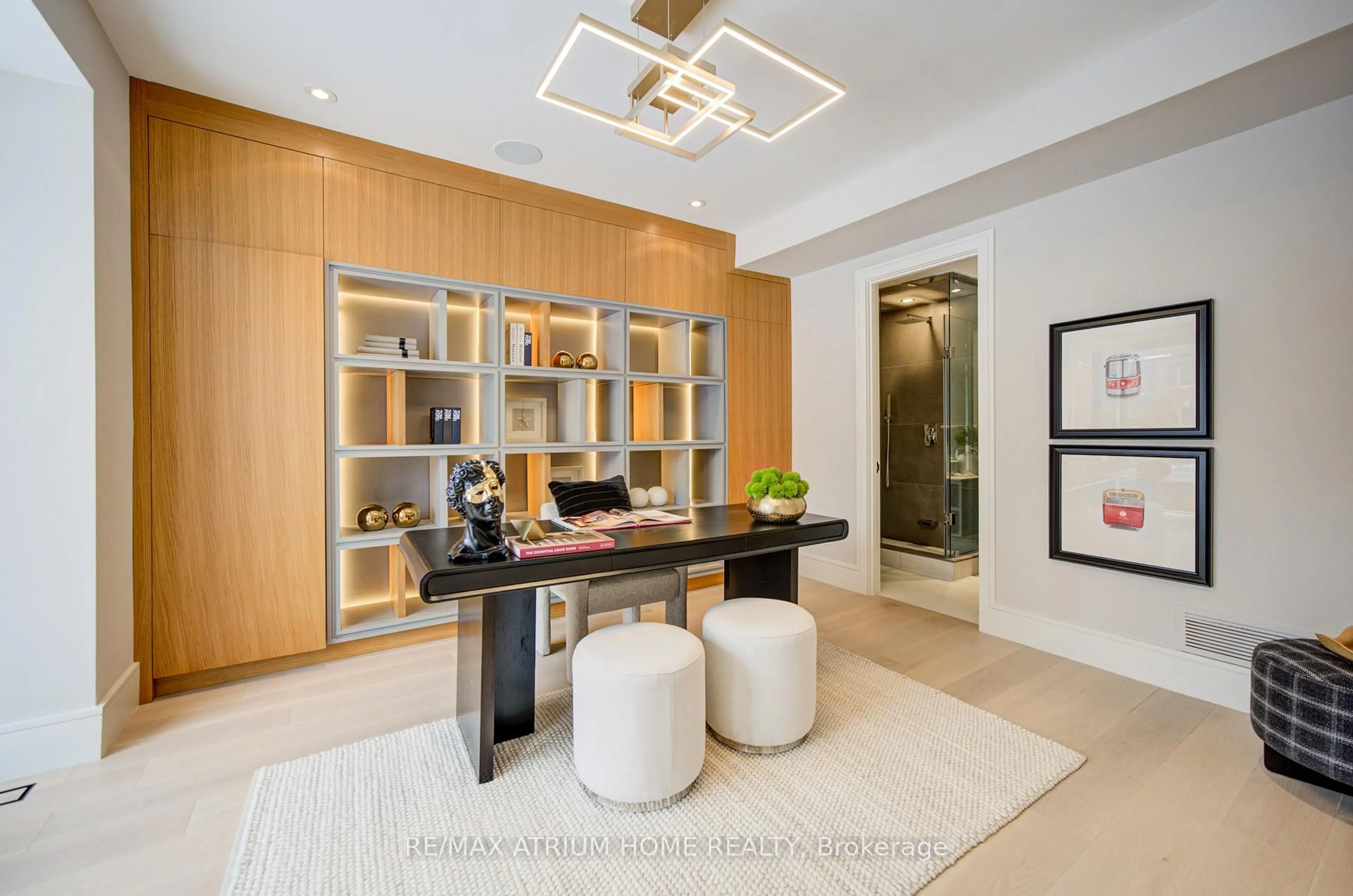 Indoor foyer for 6 Hillholm Rd, Toronto Ontario M5P 1M2