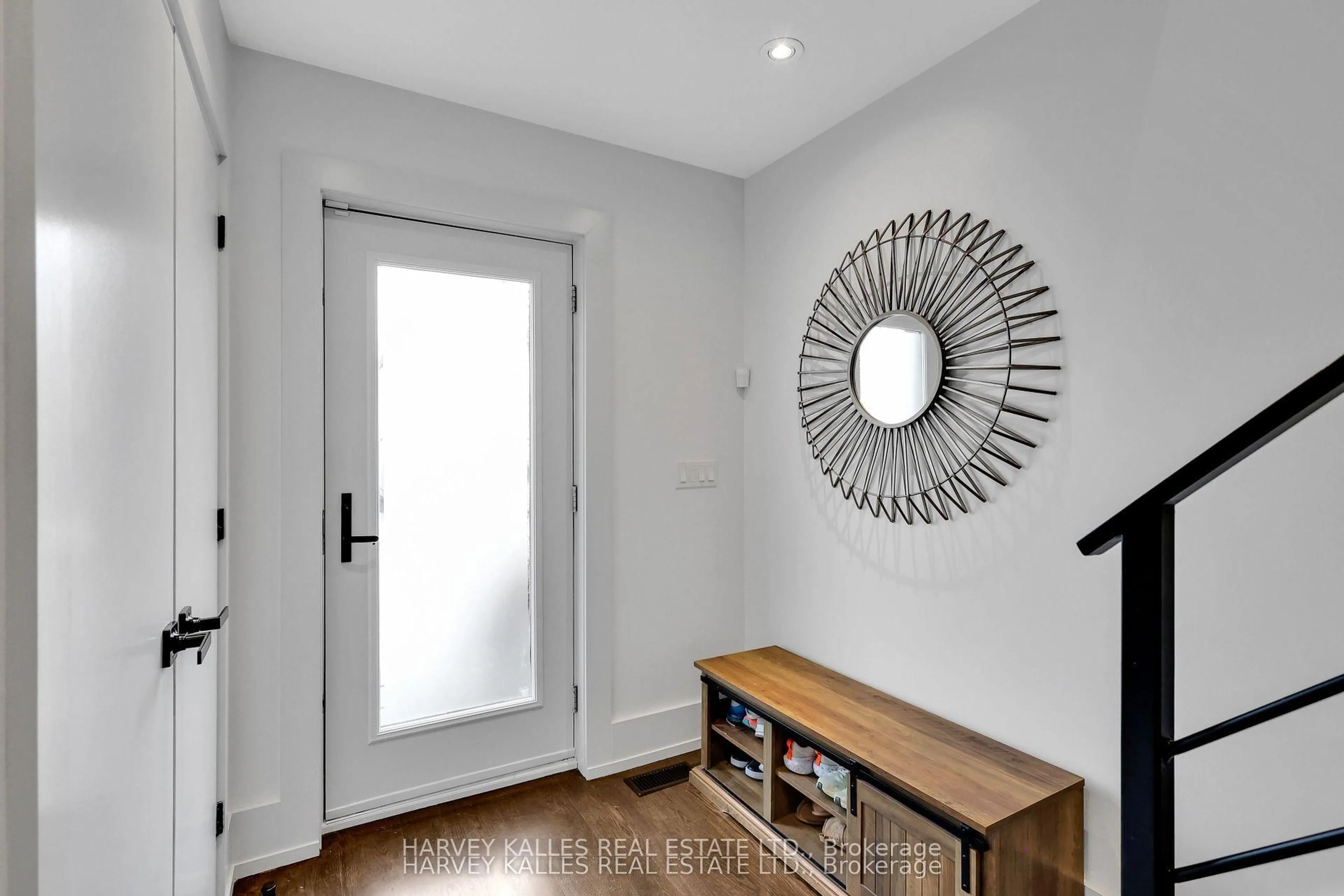 Indoor entryway for 378 Elm Rd, Toronto Ontario M5M 3V8