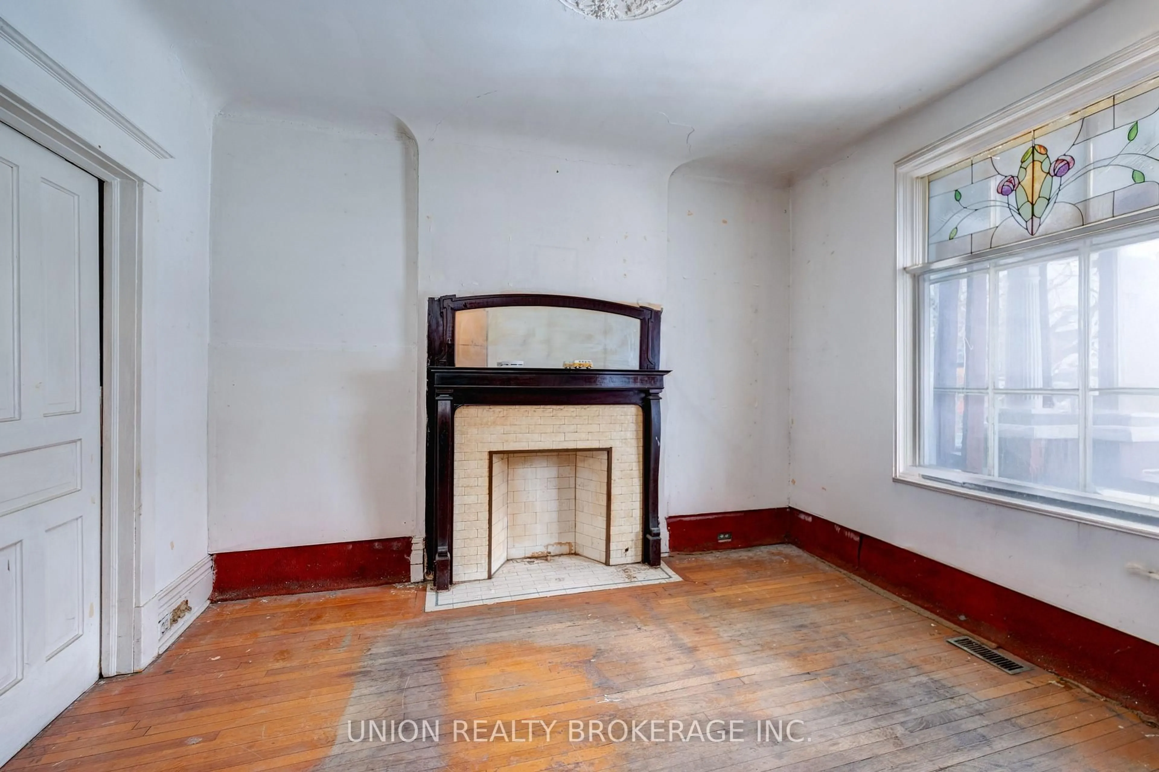 A pic of a room for 697 Manning Ave, Toronto Ontario M6G 2W3