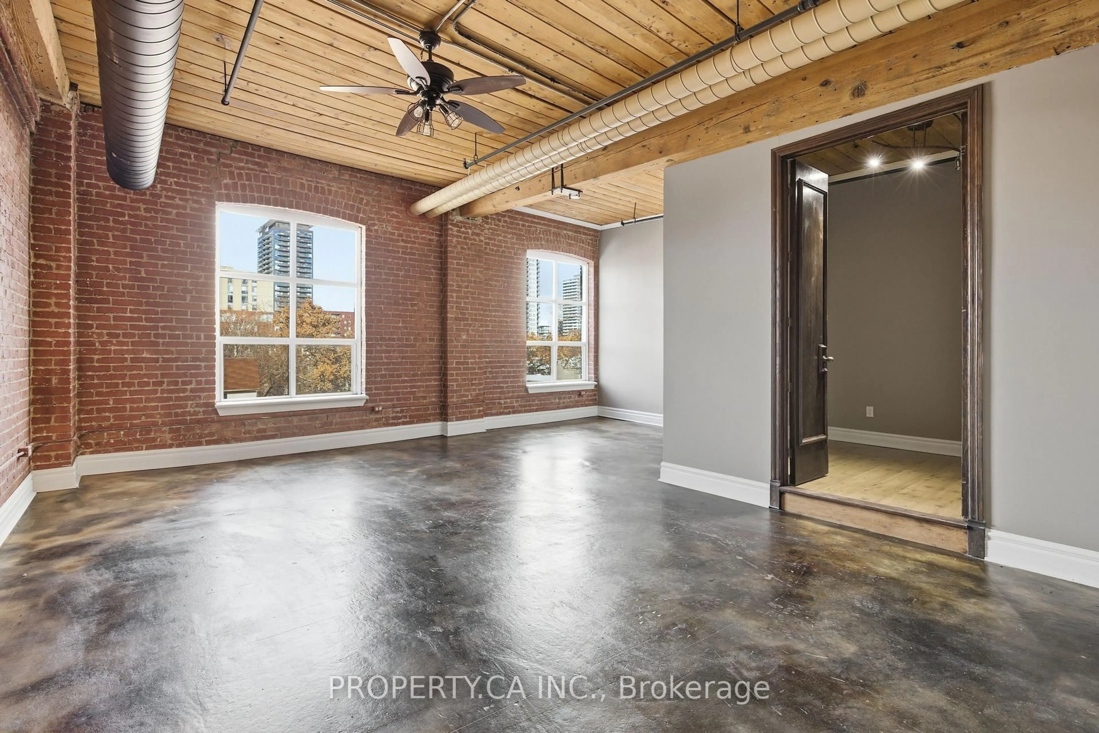 Unknown for 426 Queen St #405, Toronto Ontario M5A 1T4