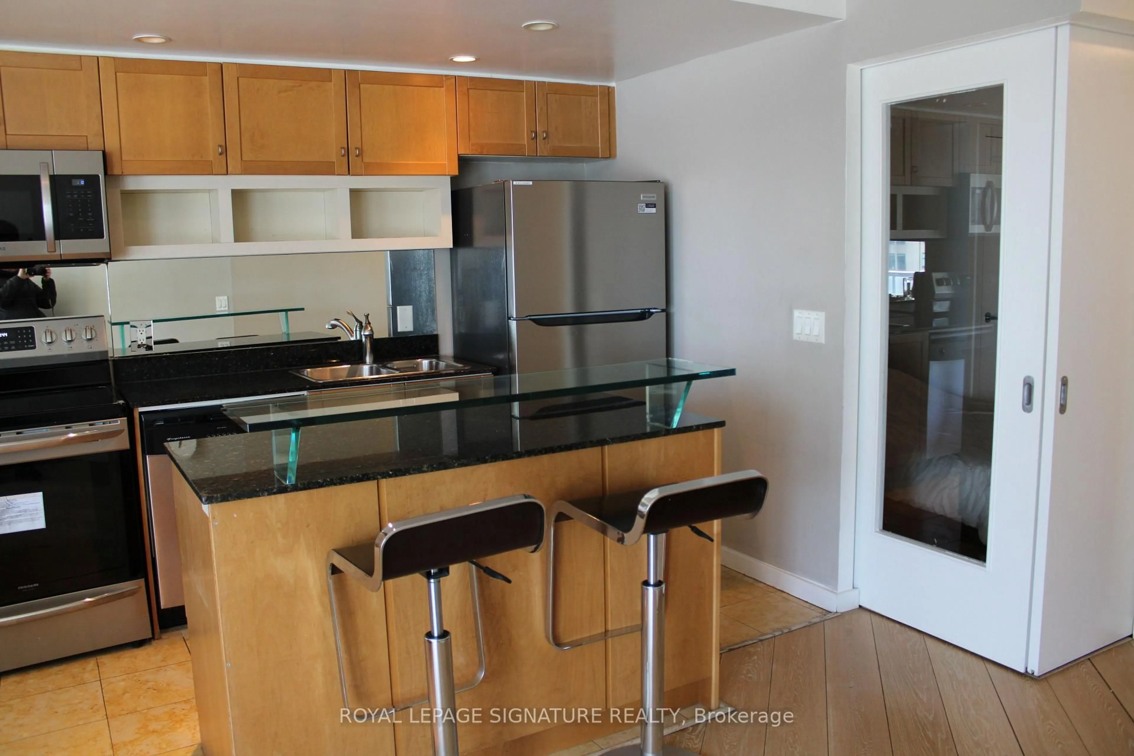 Unknown for 8 York St #611, Toronto Ontario M5J 2Y2