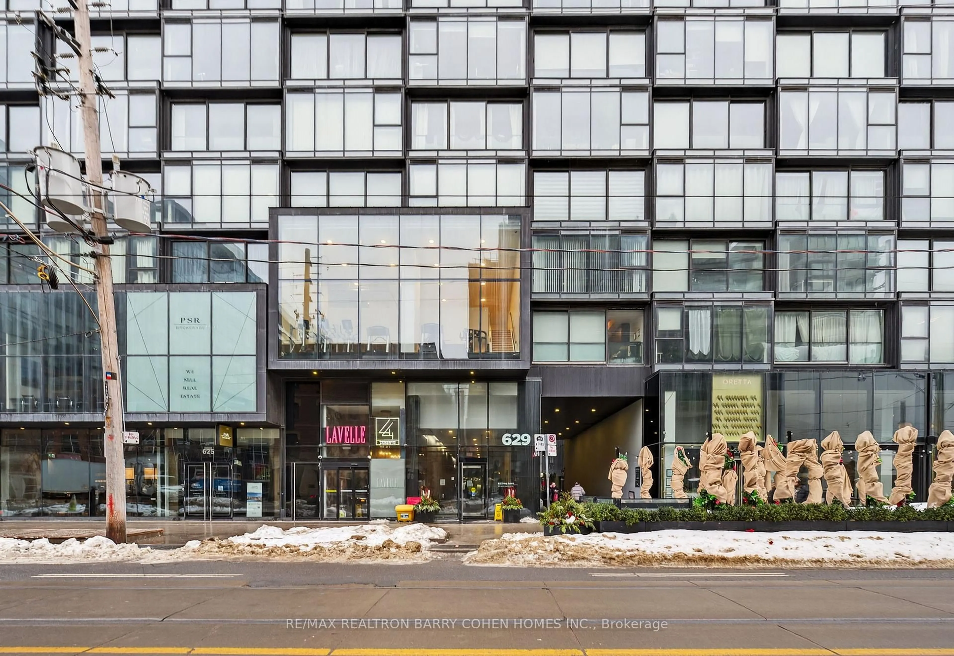 Indoor foyer for 629 King St #732, Toronto Ontario M5V 0G9