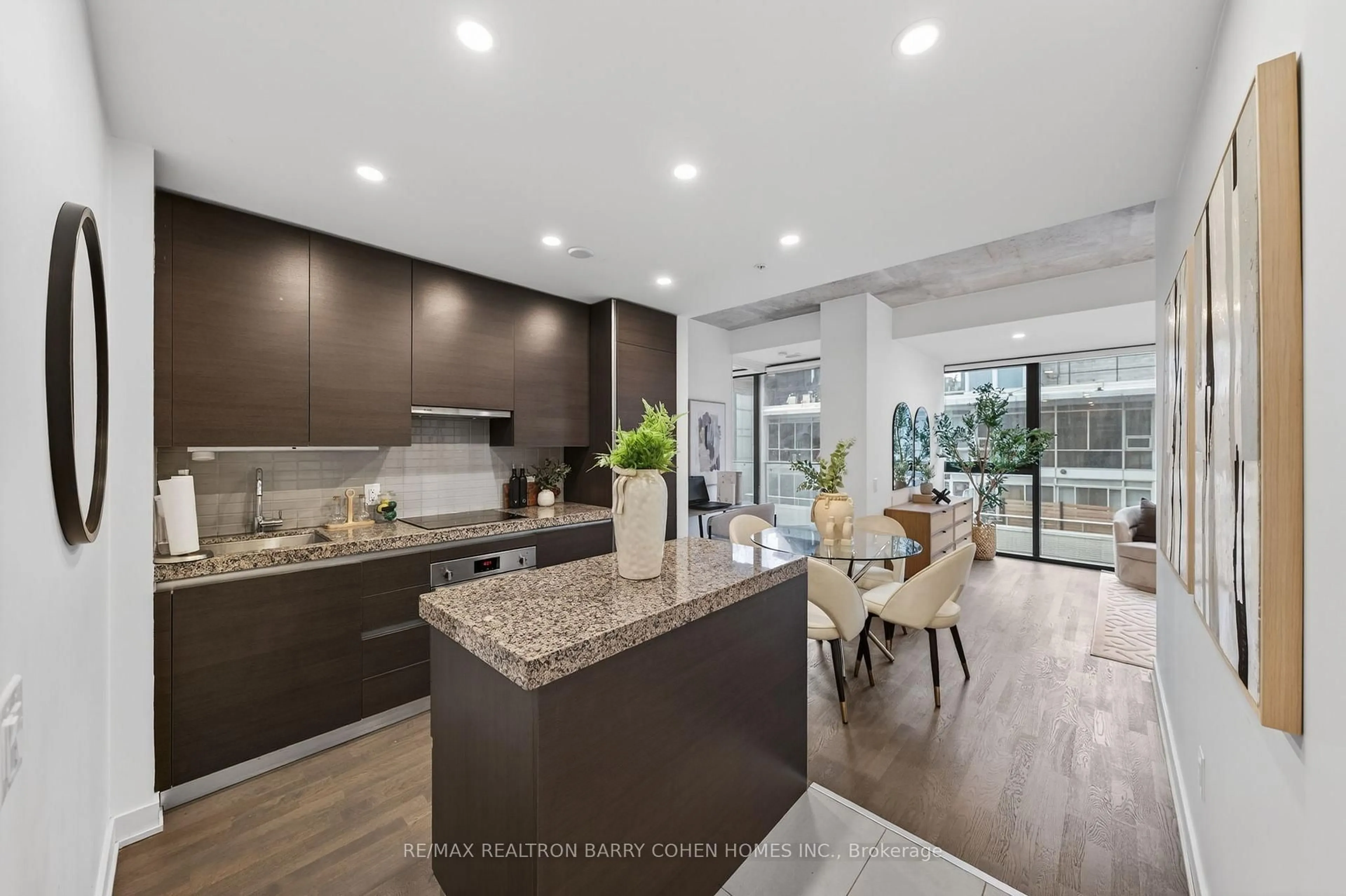 Open concept kitchen, ceramic/tile floor for 629 King St #732, Toronto Ontario M5V 0G9