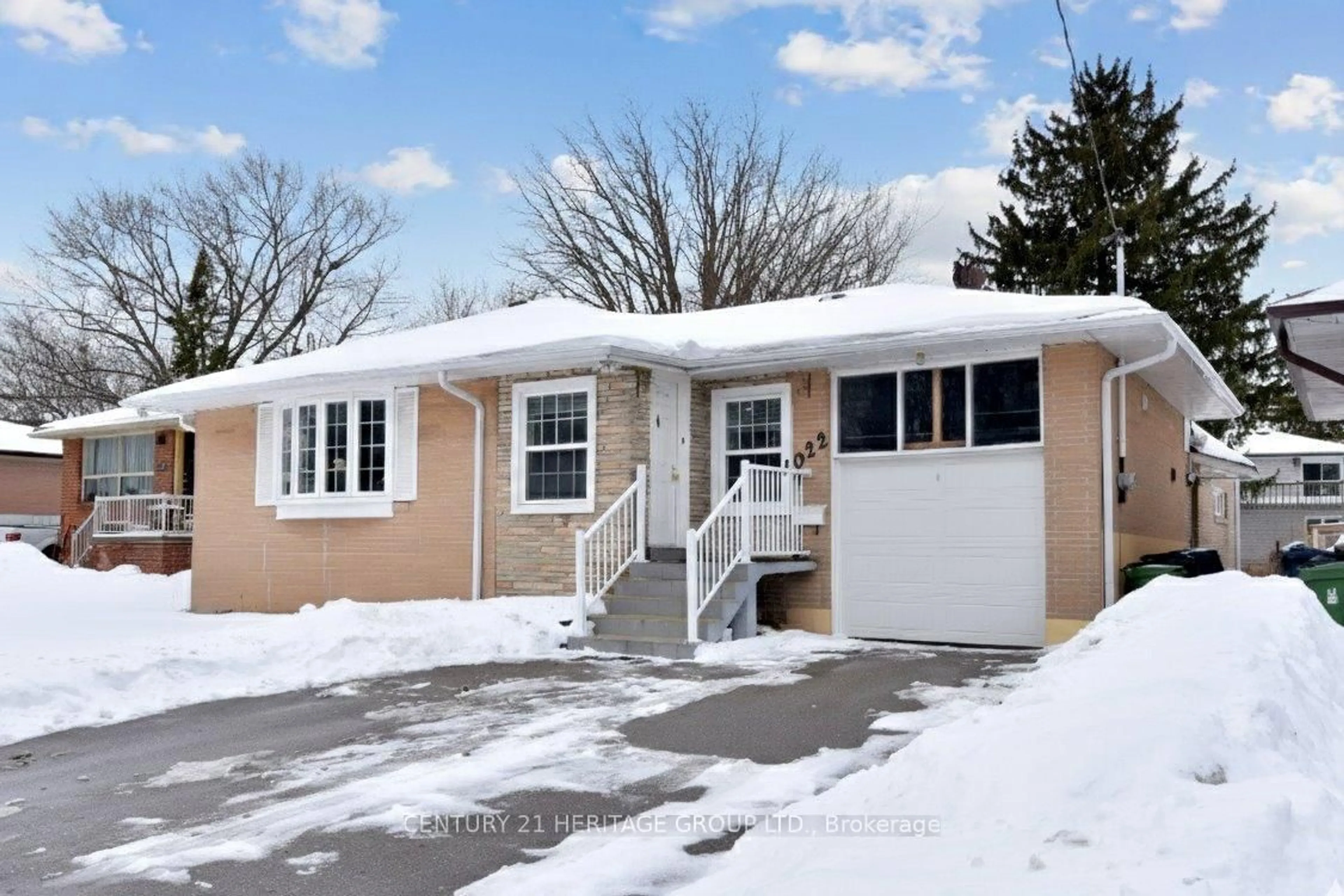 Home with vinyl exterior material, street for 1022 Willowdale Ave, Toronto Ontario M2M 3E1