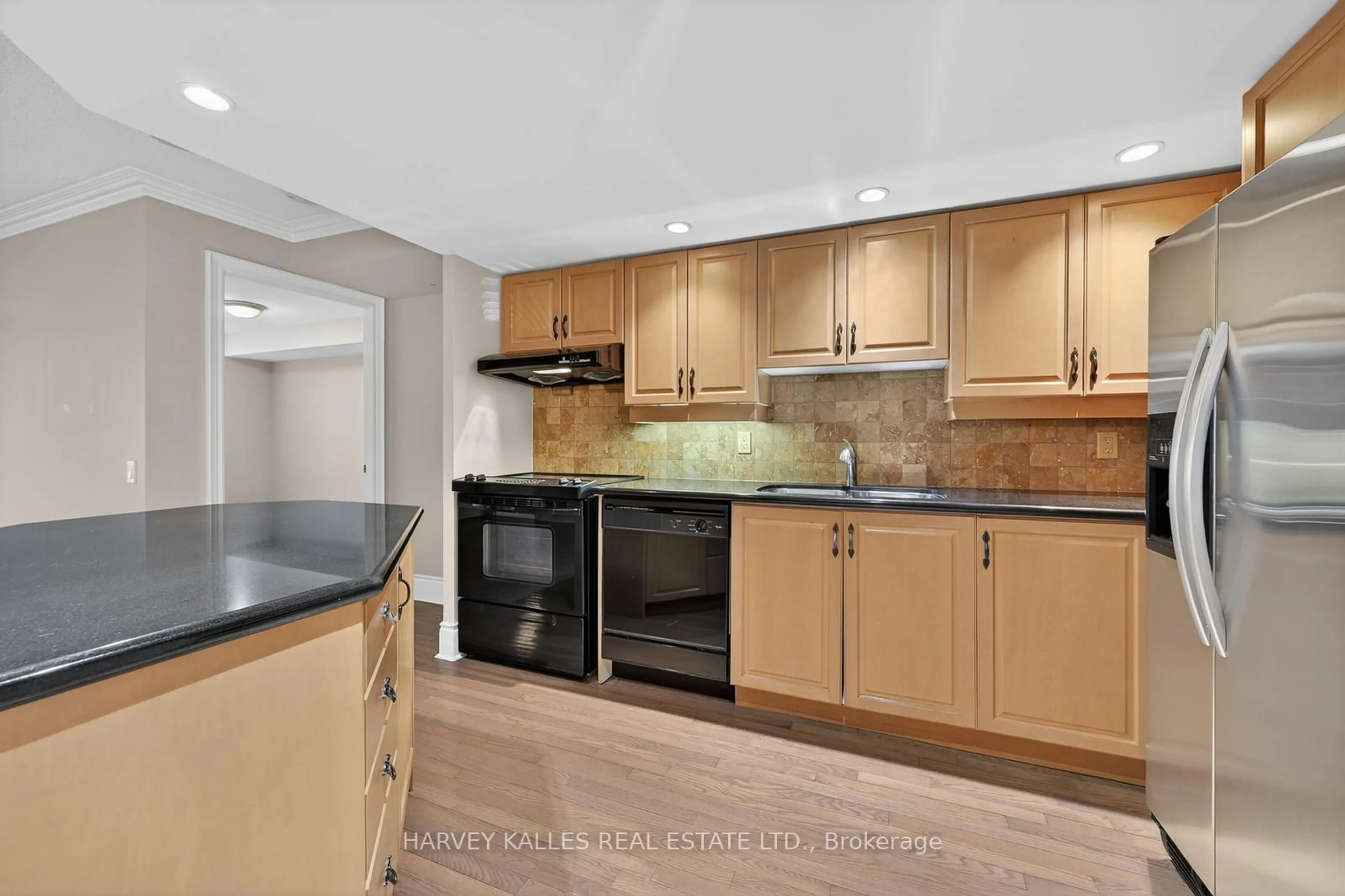 Unknown for 123 Eglinton Ave #1203, Toronto Ontario M4P 1J2